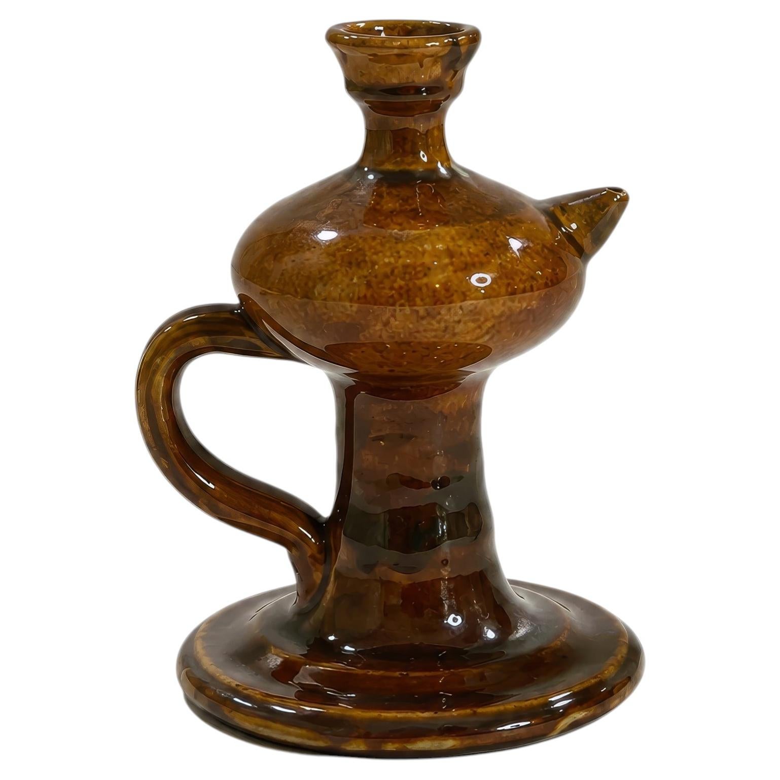 Lámpara de aceite de un pitorro de terracota esmaltada en marrón de Puglia del siglo XIX
