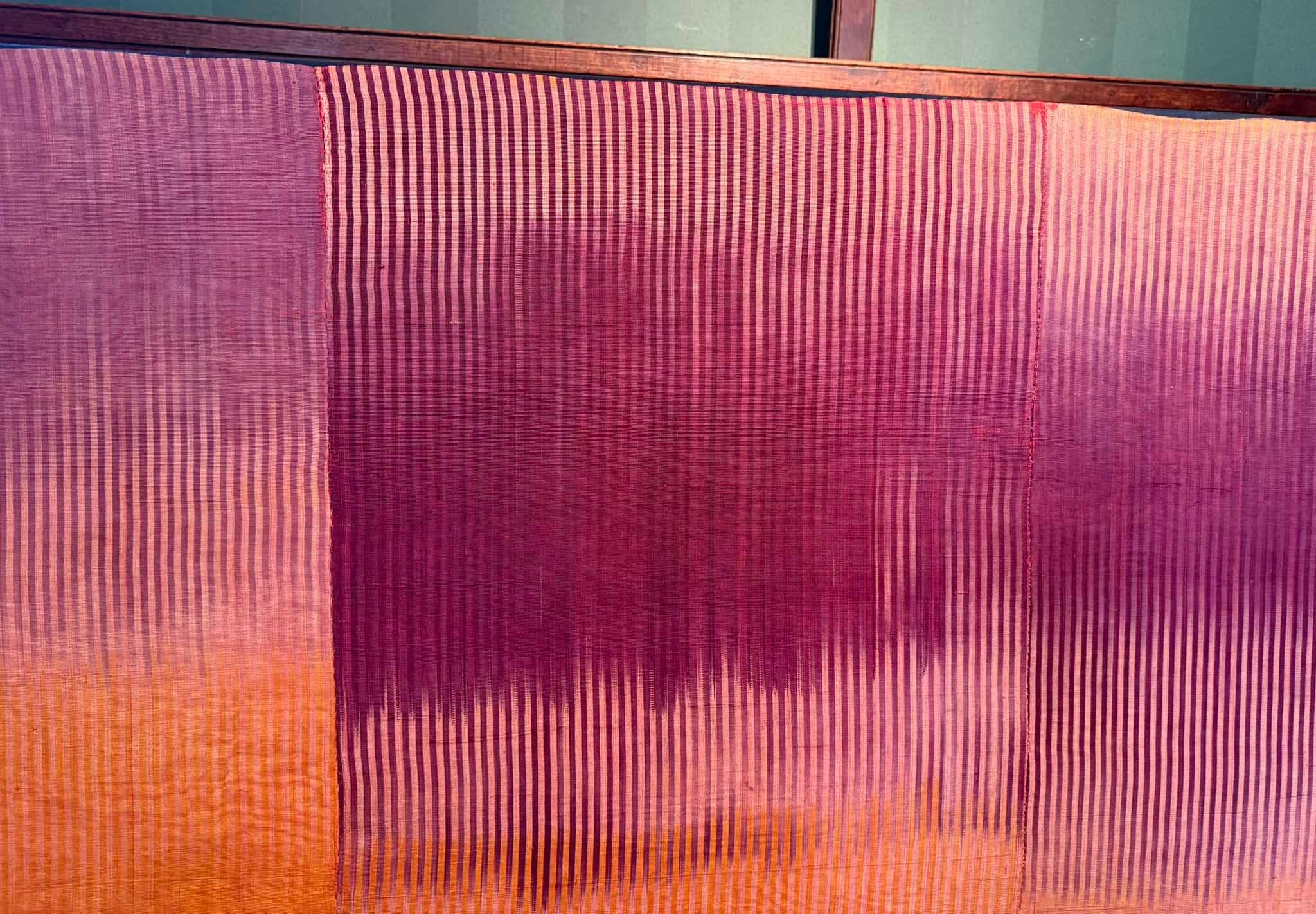 19. Jahrhundert Lila und Gold Ikat Panel im Angebot 3