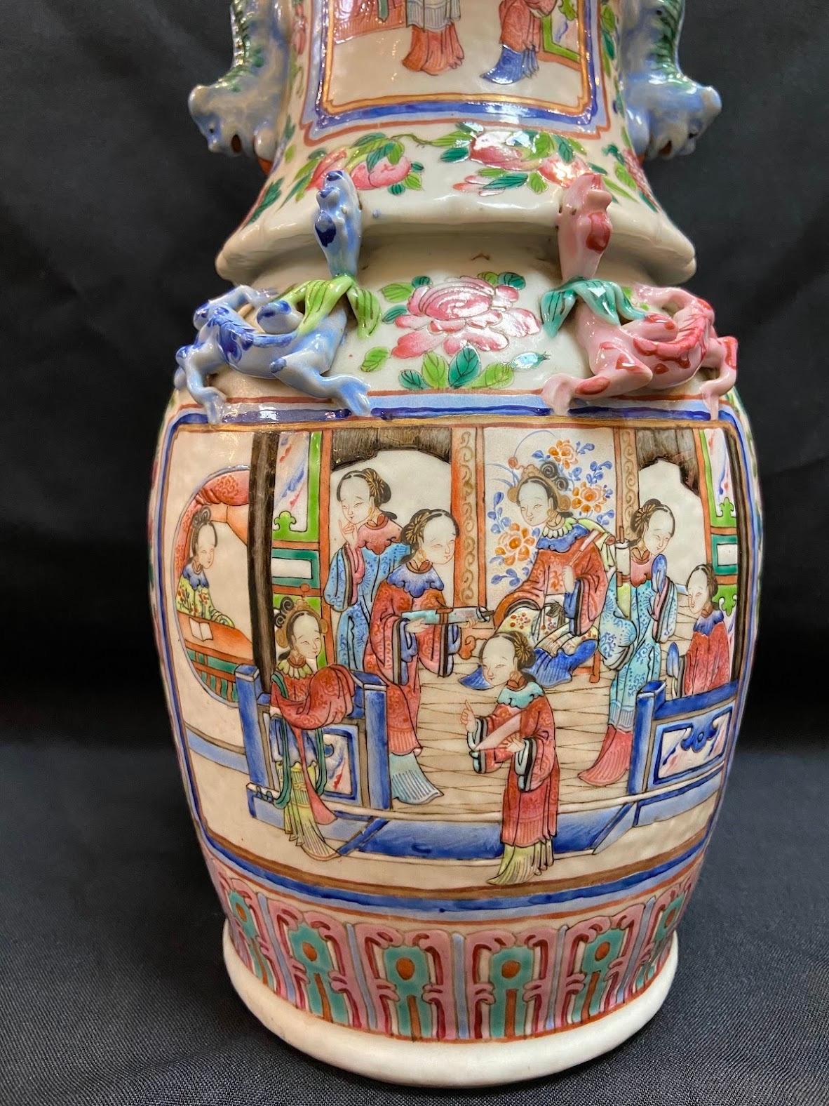 Daoguang Familie-Rose-Porzellanvase „ladies“ aus dem 19. Jahrhundert  (Chinesisch) im Angebot