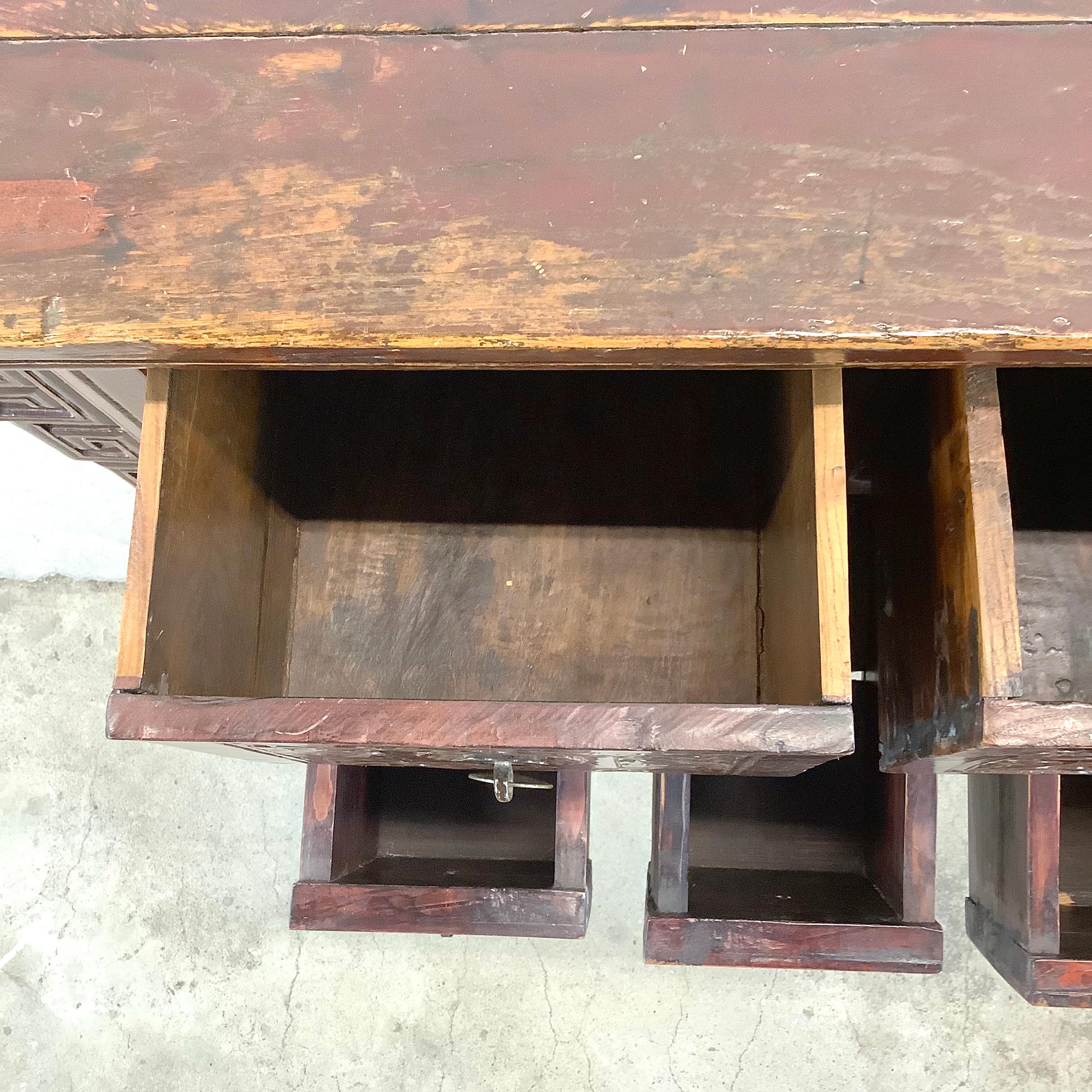 Table à tiroirs de la dynastie Qing du 19e siècle en vente 11