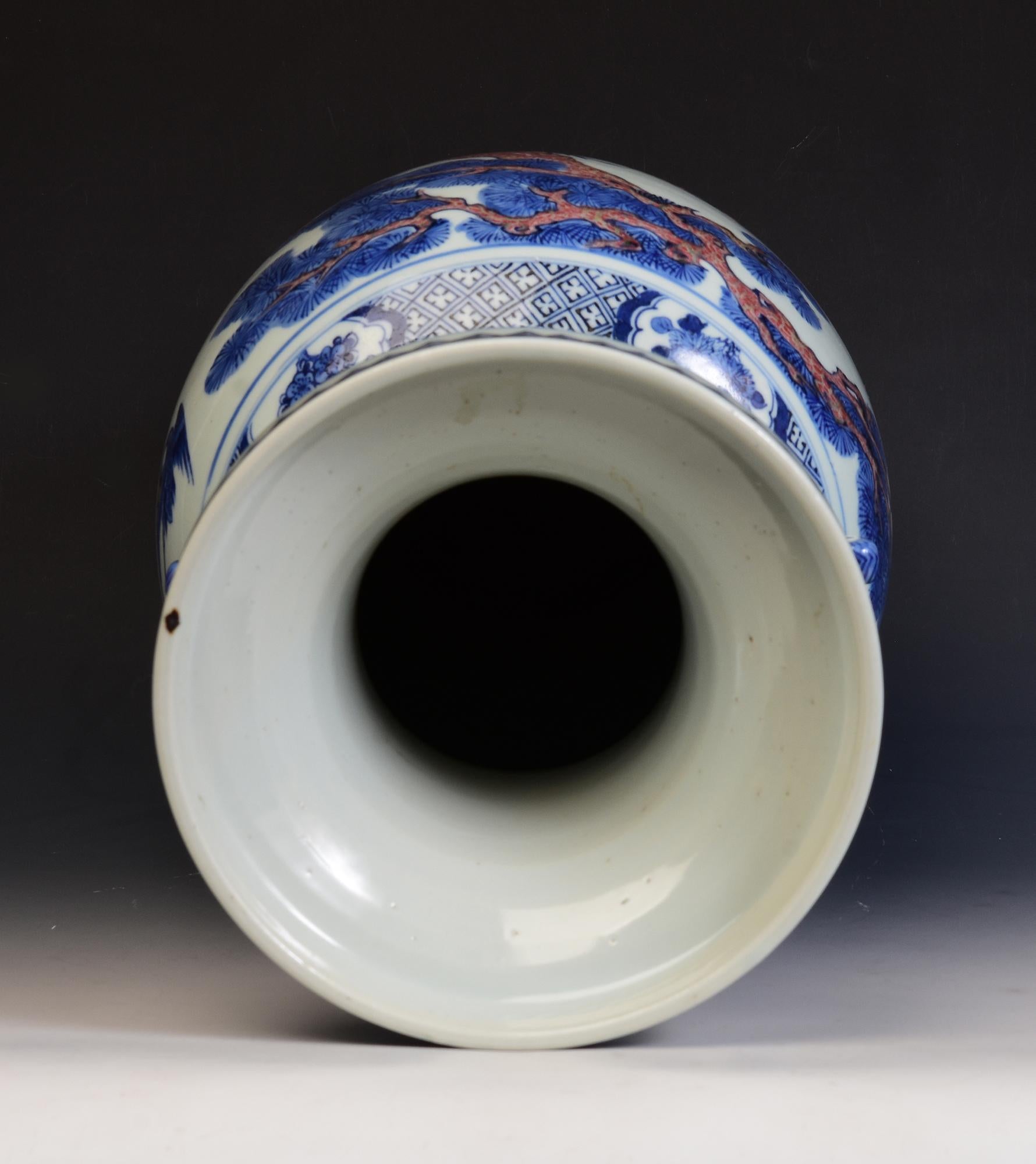 19th Century, Qing Dynasty, Antique Chinese Porcelain Vase For Sale 15