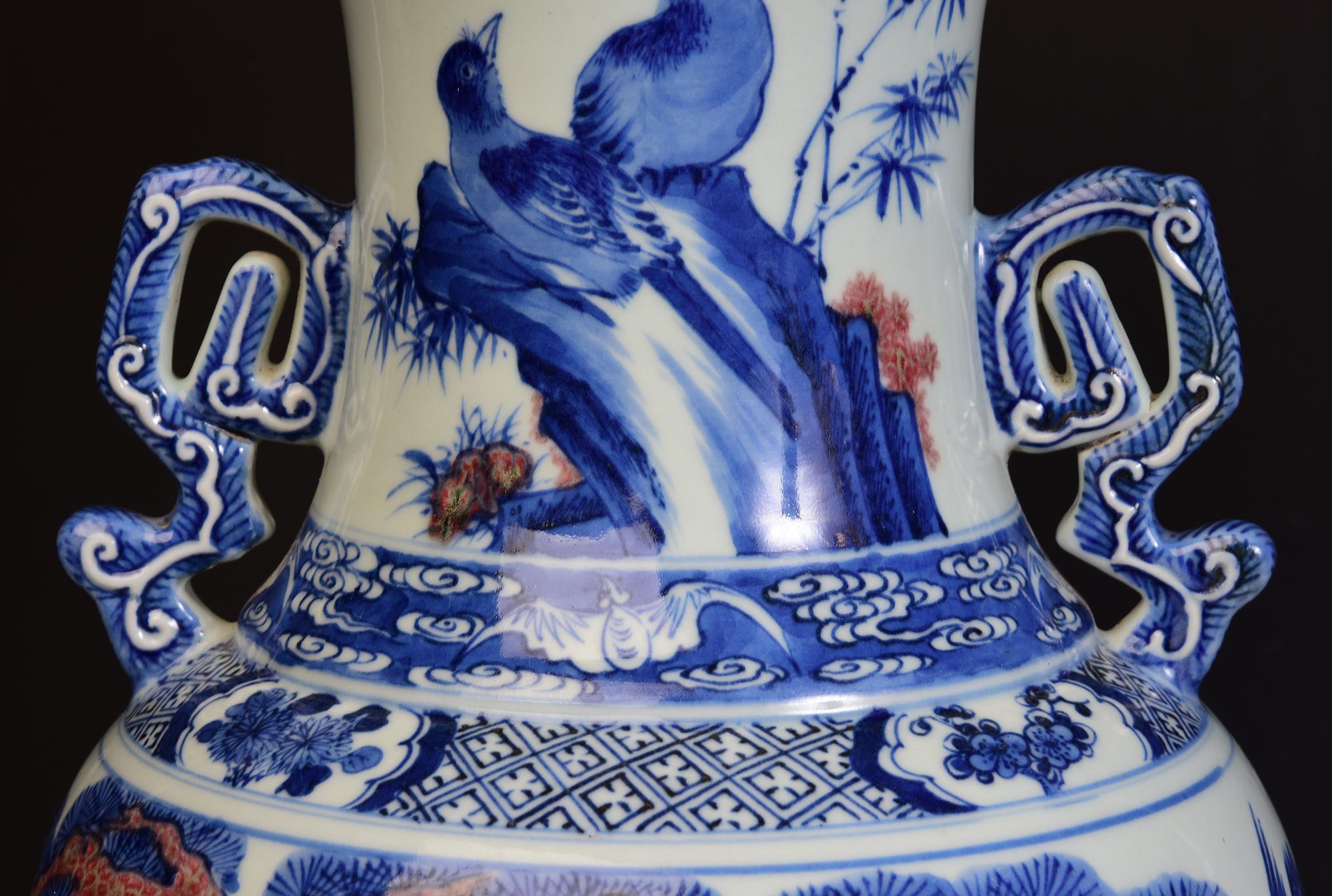 19th Century, Qing Dynasty, Antique Chinese Porcelain Vase For Sale 1