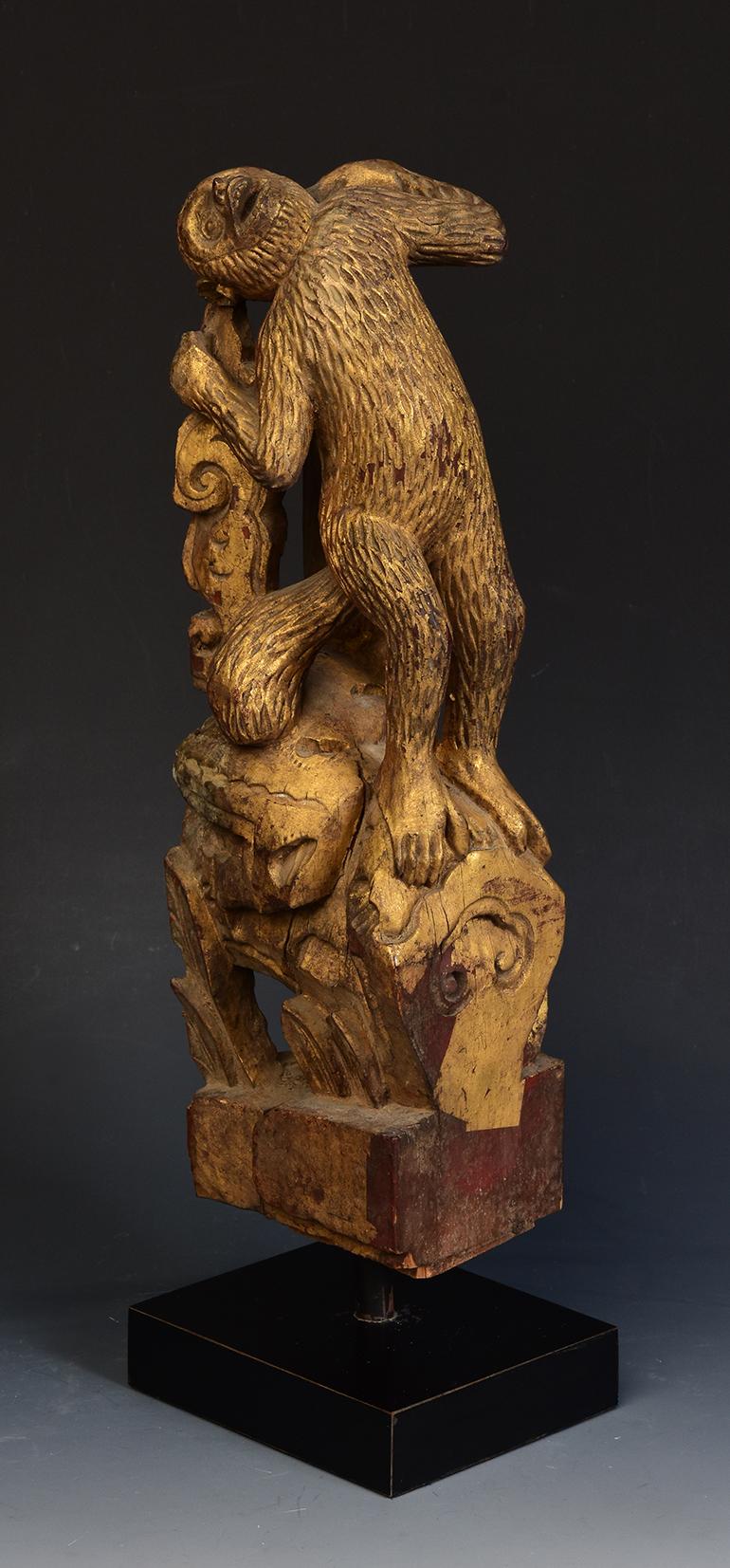 Chinese wooden monkey with gilded gold.

Age: China, Qing Dynasty, 19th Century
Size: height 33.5 cm / width 8.3 cm / thickness 10.8 cm.
Size including stand: height 40 cm.
Condition: Nice condition overall (some expected degradation due to its age