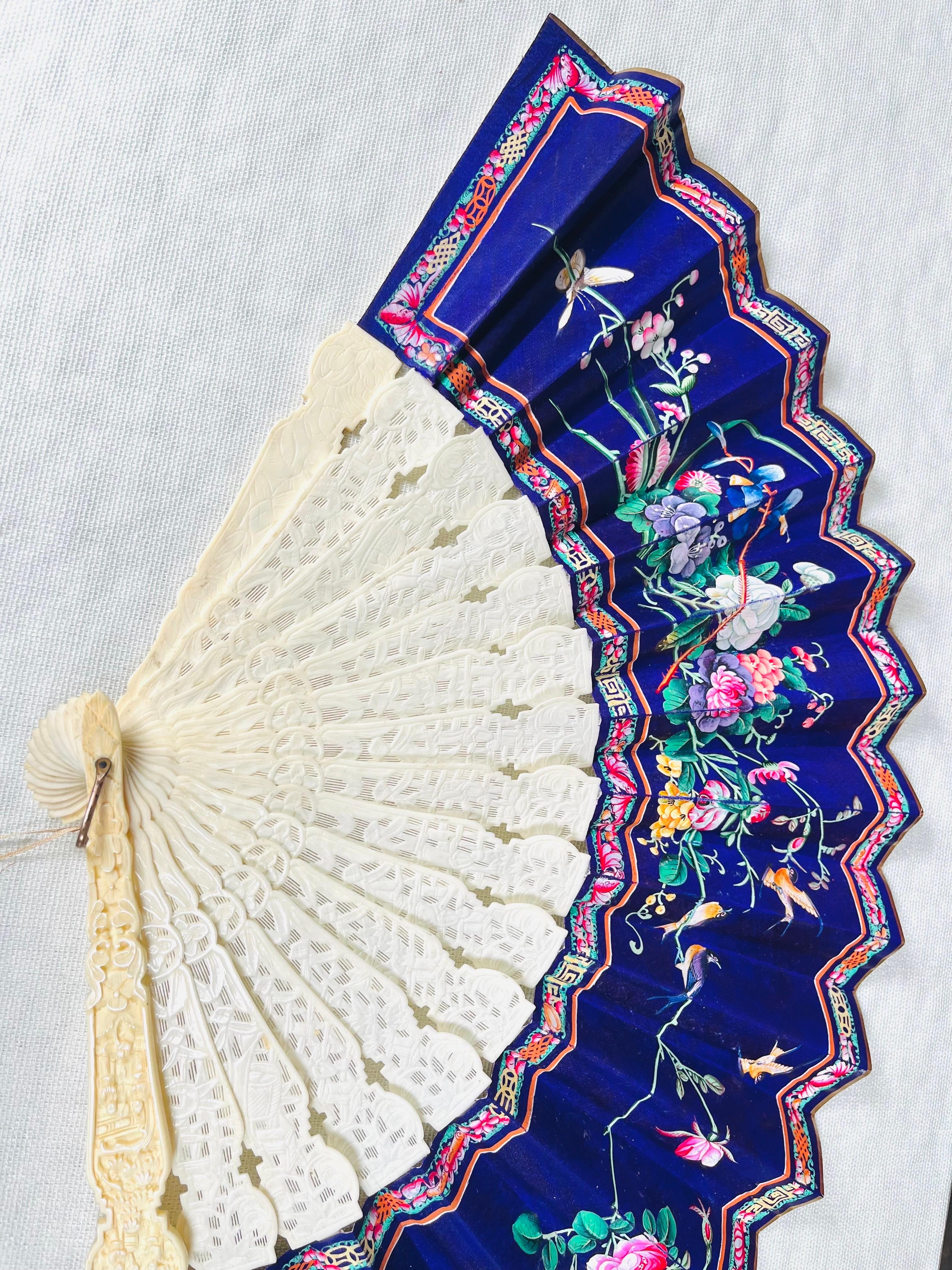 19th Century Qing Dynasty Chinese Telescopic Canton Fan with Carved Bone Stays 3