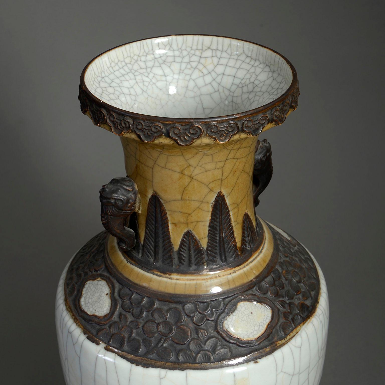 Cinese Vaso in porcellana crackleware della dinastia Qing del XIX secolo in vendita