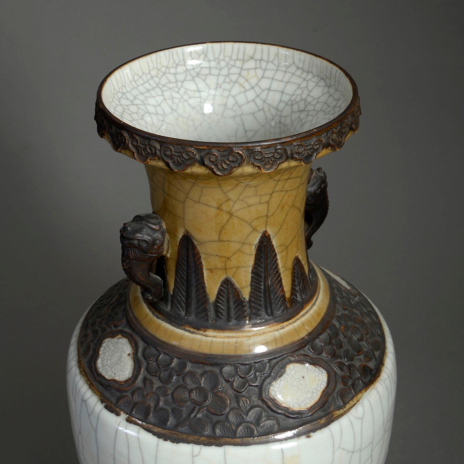 Porzellanvase aus der Qing-Dynastie des 19. Jahrhunderts (Chinesisch) im Angebot