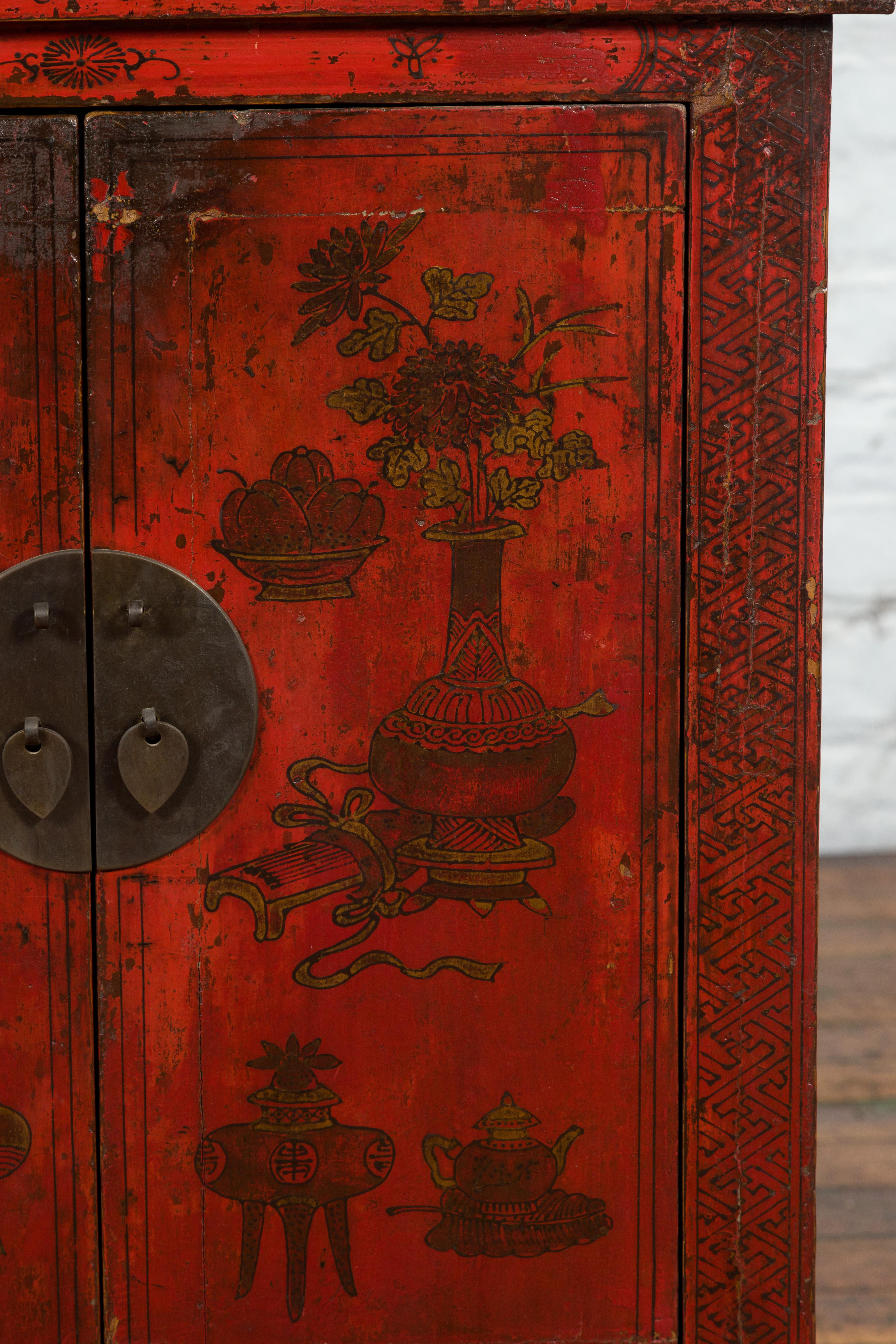 Meuble de rangement en laque rouge de la dynastie Qing du 19e siècle avec fleurs et vases peints en vente 6