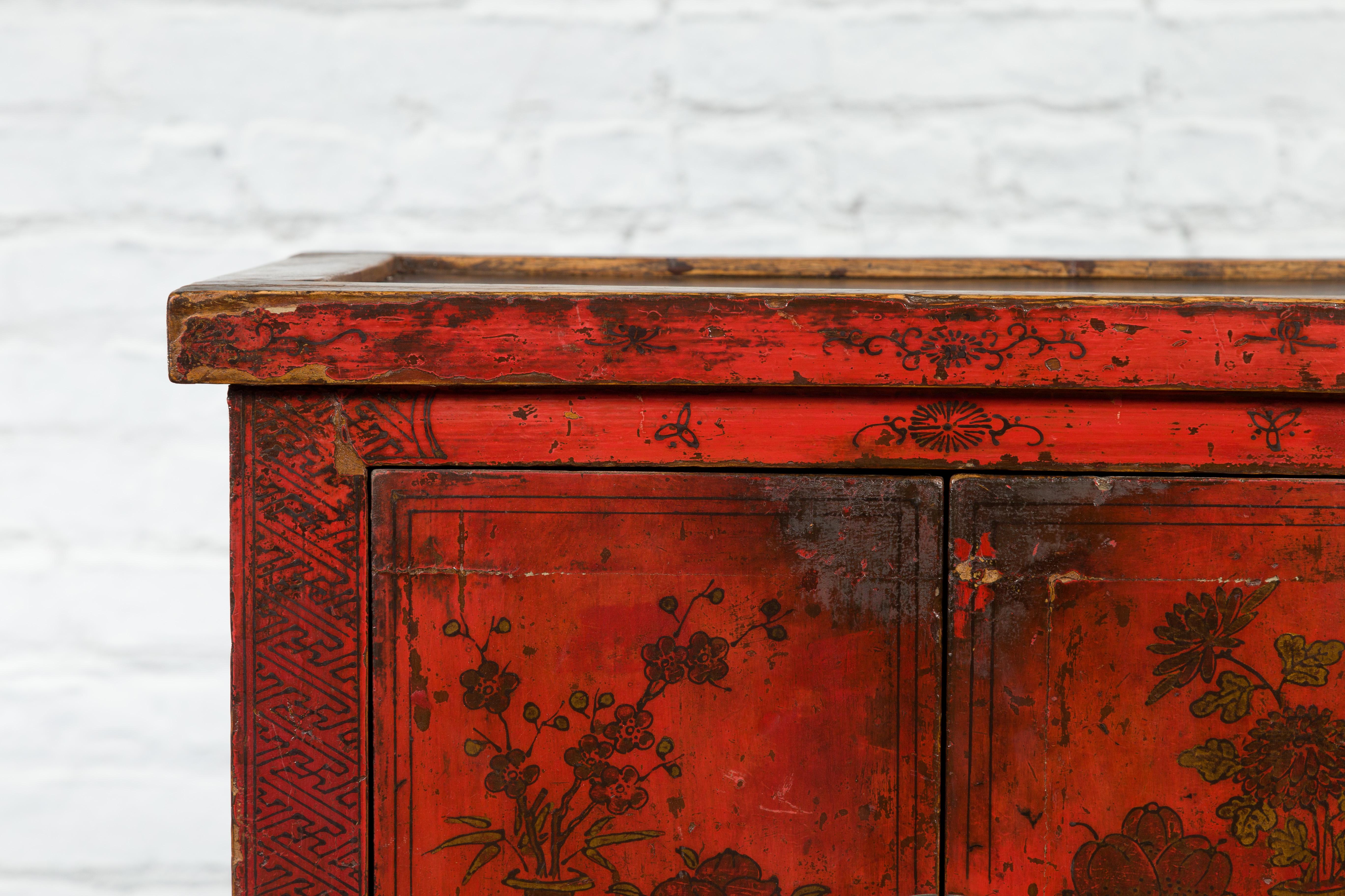 19th Century Qing Dynasty Red Lacquer Cabinet with Painted Flowers and Vases For Sale 1