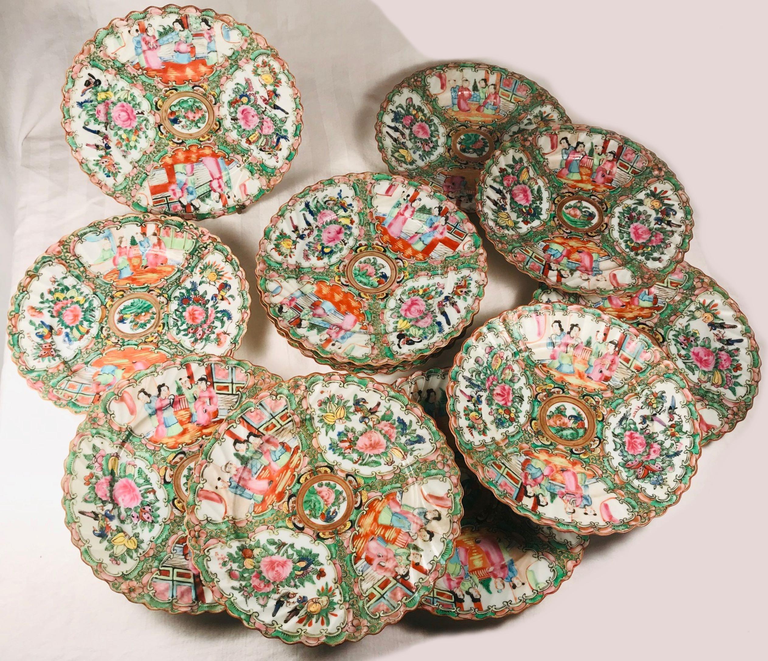19th Century Qing Period, 12 Chinese Rose Medallion Porcelain Dinner Plates 2