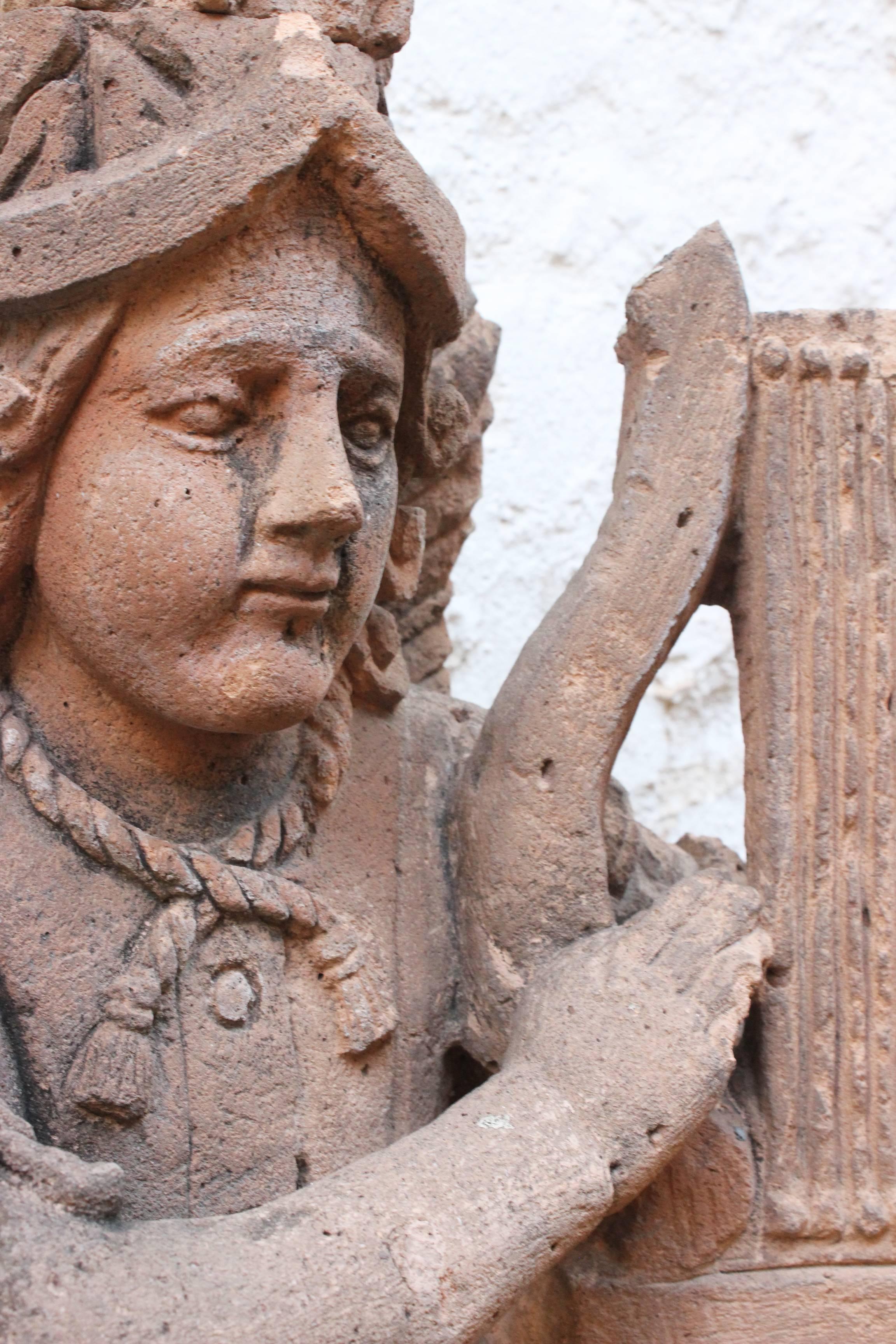 Calcaire Statue d'arc-en-ciel en carrière du 19ème siècle avec harpe trouvée dans l'ouest du Mexique en vente