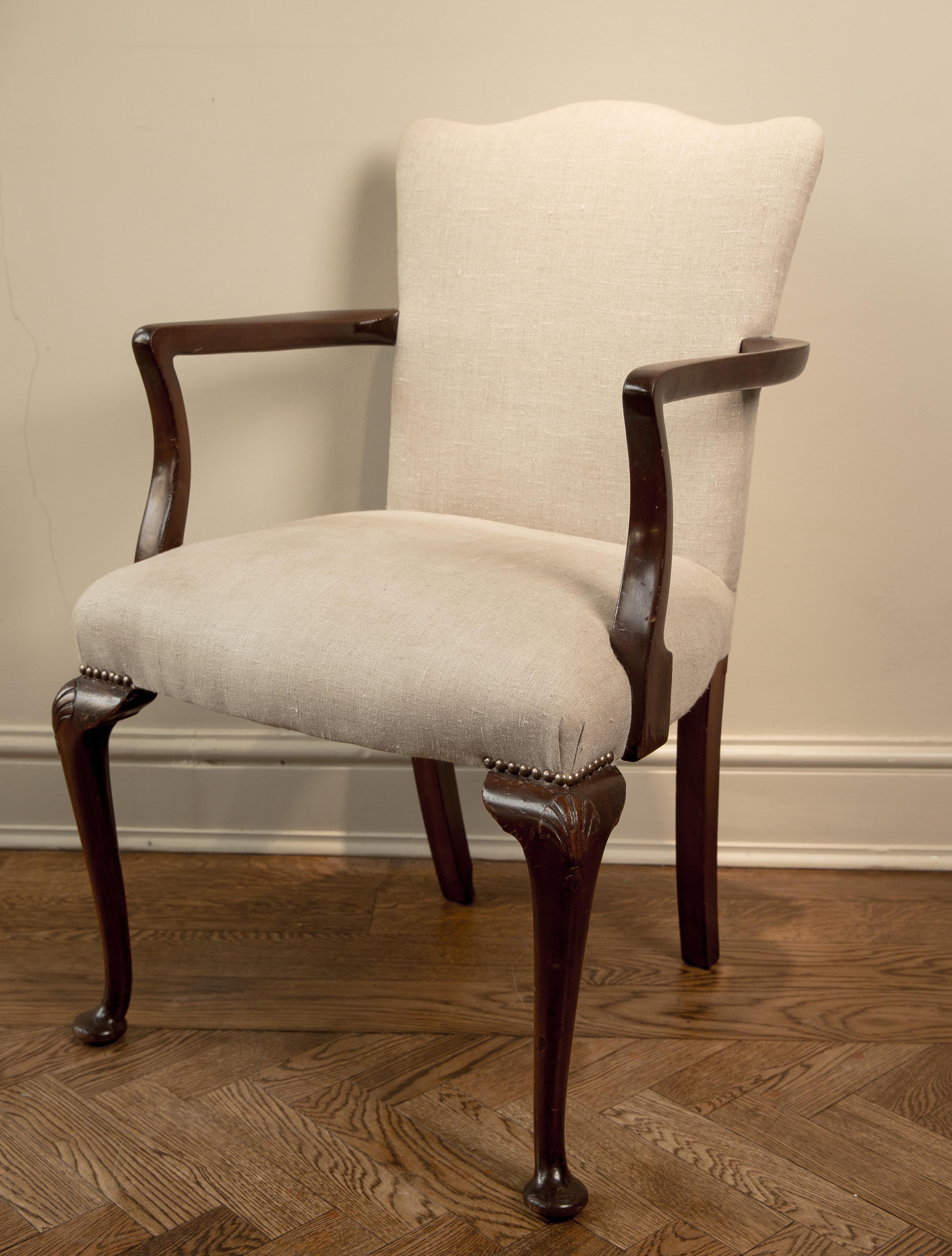 Charming camel back mahogany elbow chair in good original condition.
With beautiful shell carving on its knees.
Recovered in antique linen, inside upholstered in original horsehair.
 