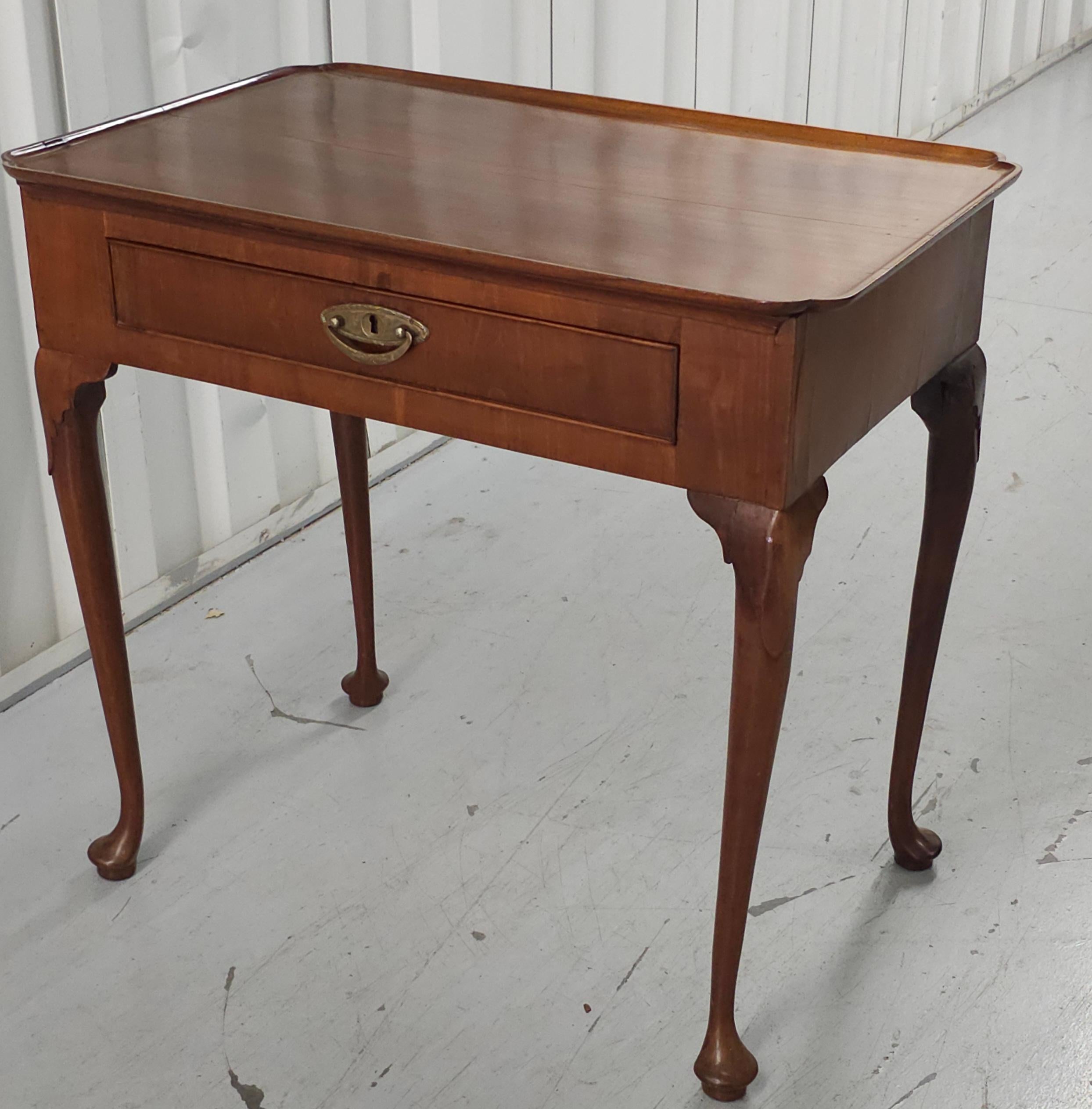 Table Queen Anne du 19ème siècle en acajou argenté en vente 4
