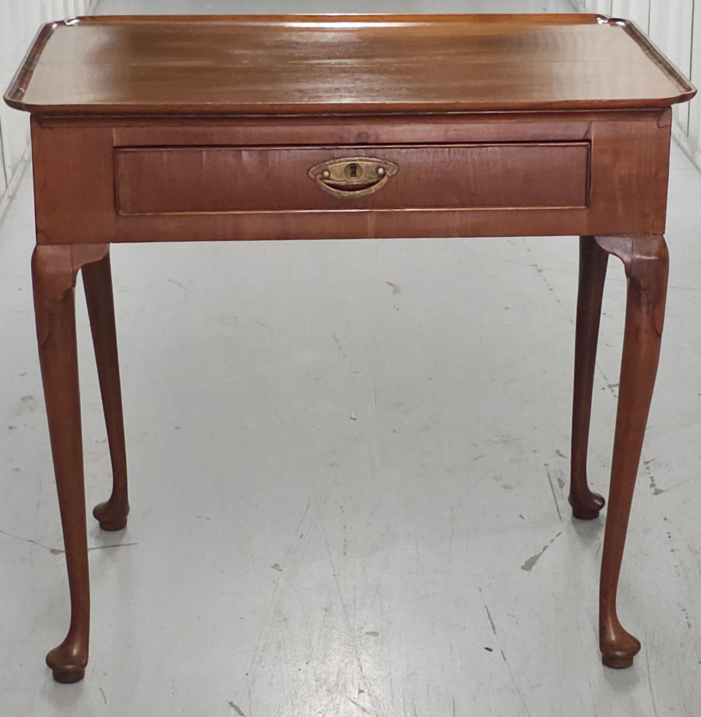 Table Queen Anne du 19ème siècle en acajou argenté en vente 6