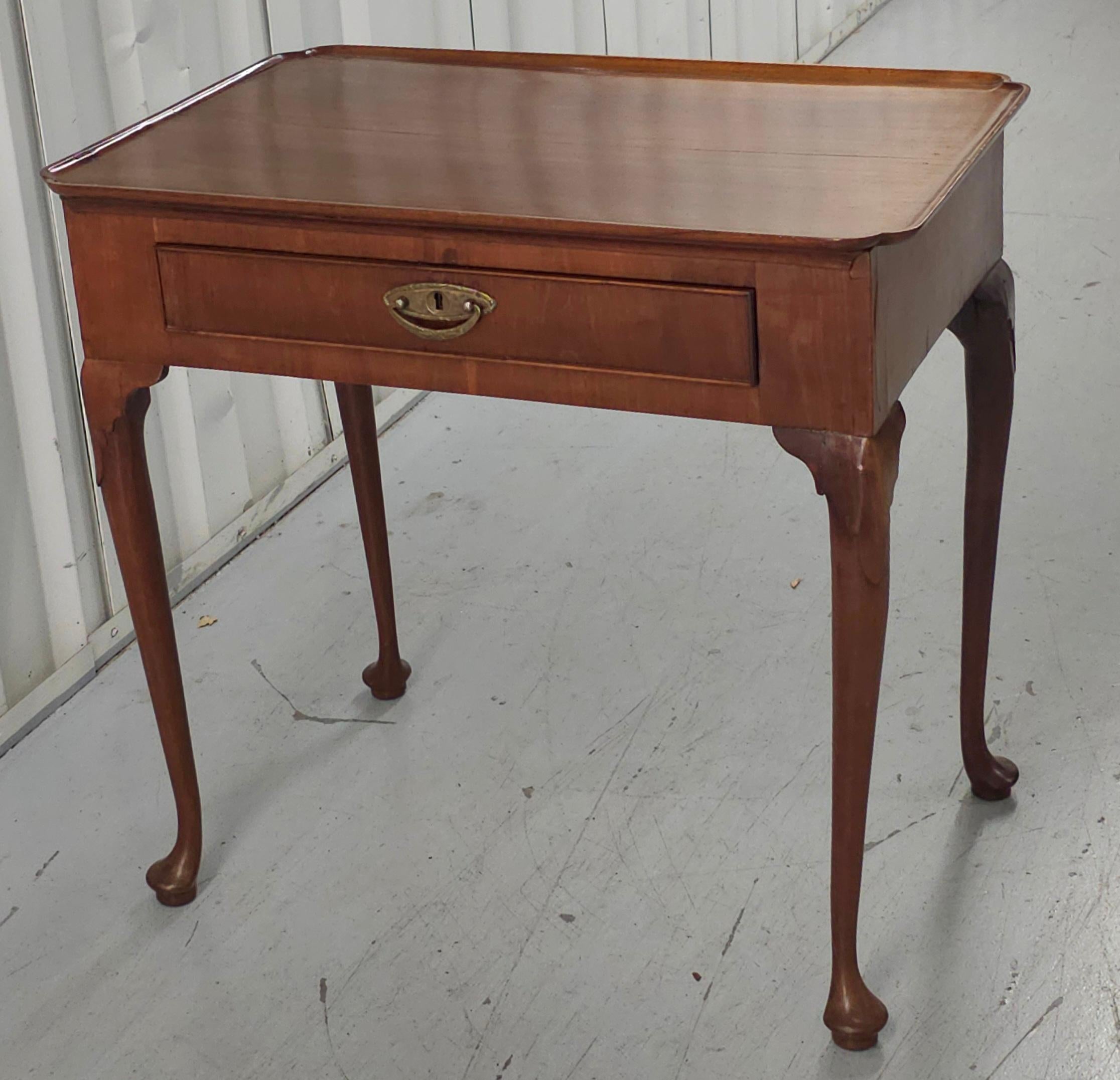Table Queen Anne du 19ème siècle en acajou argenté en vente 7