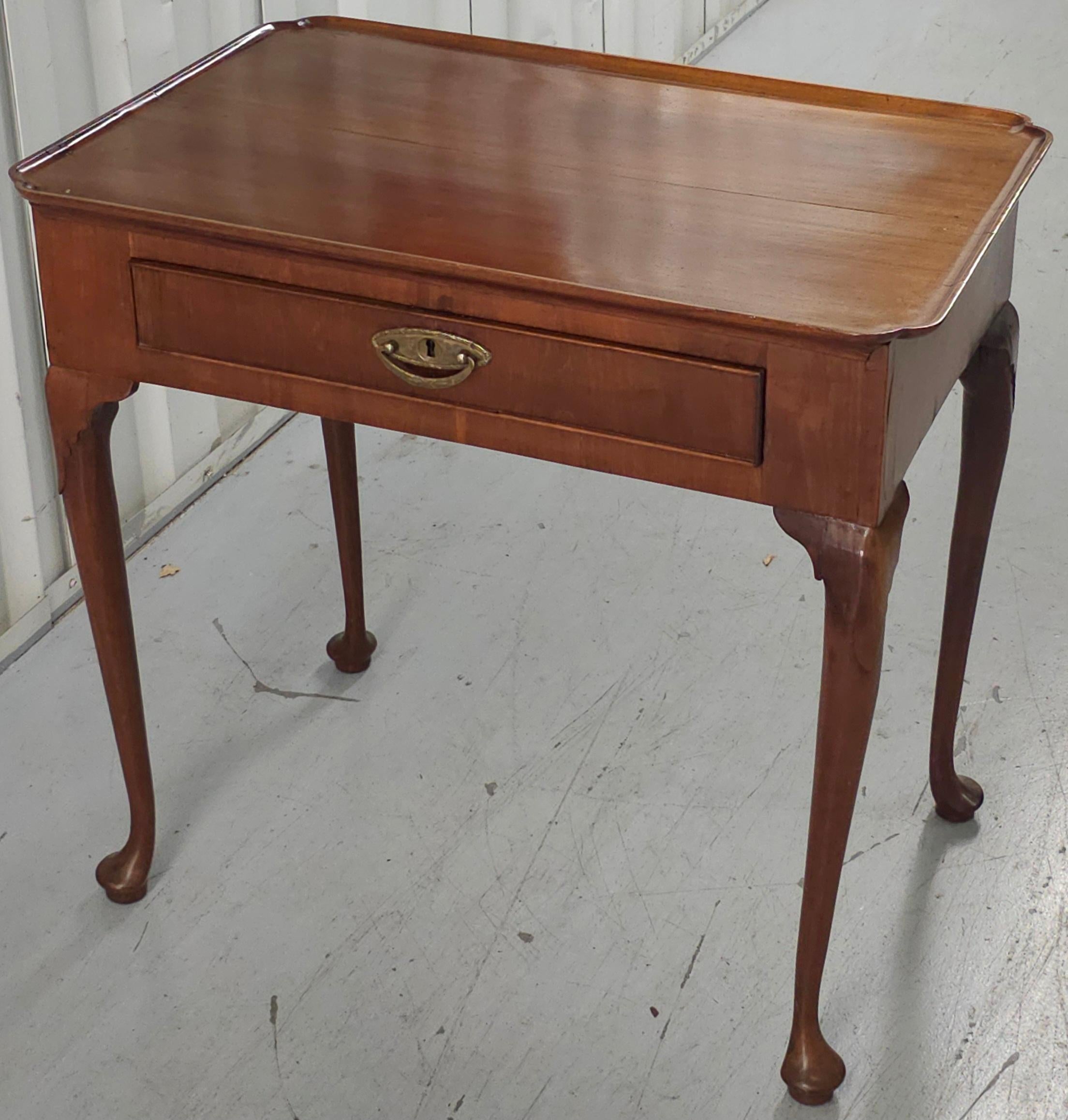 Table Queen Anne du 19ème siècle en acajou argenté en vente 8