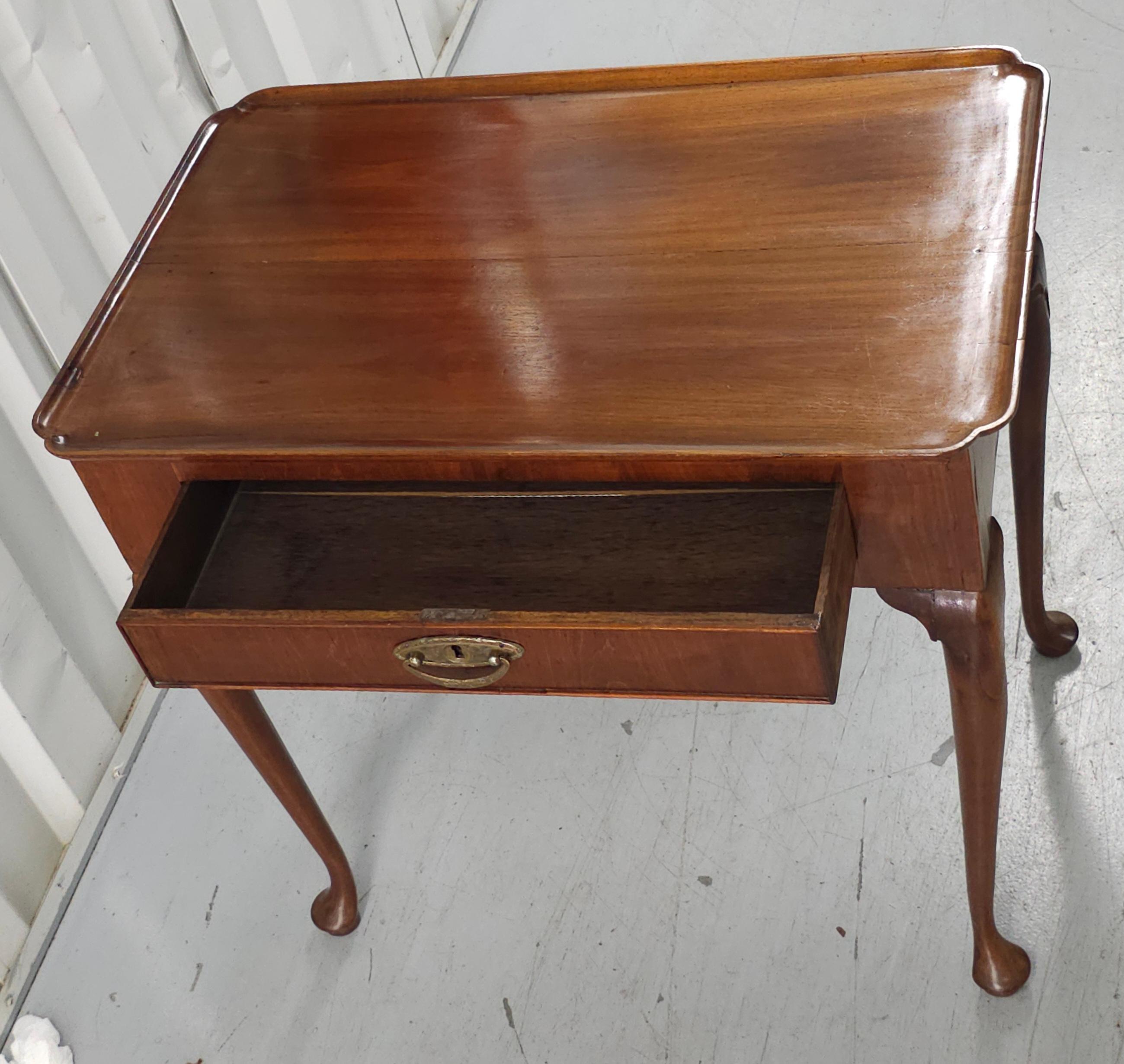 Table Queen Anne du 19ème siècle en acajou argenté Bon état - En vente à Germantown, MD