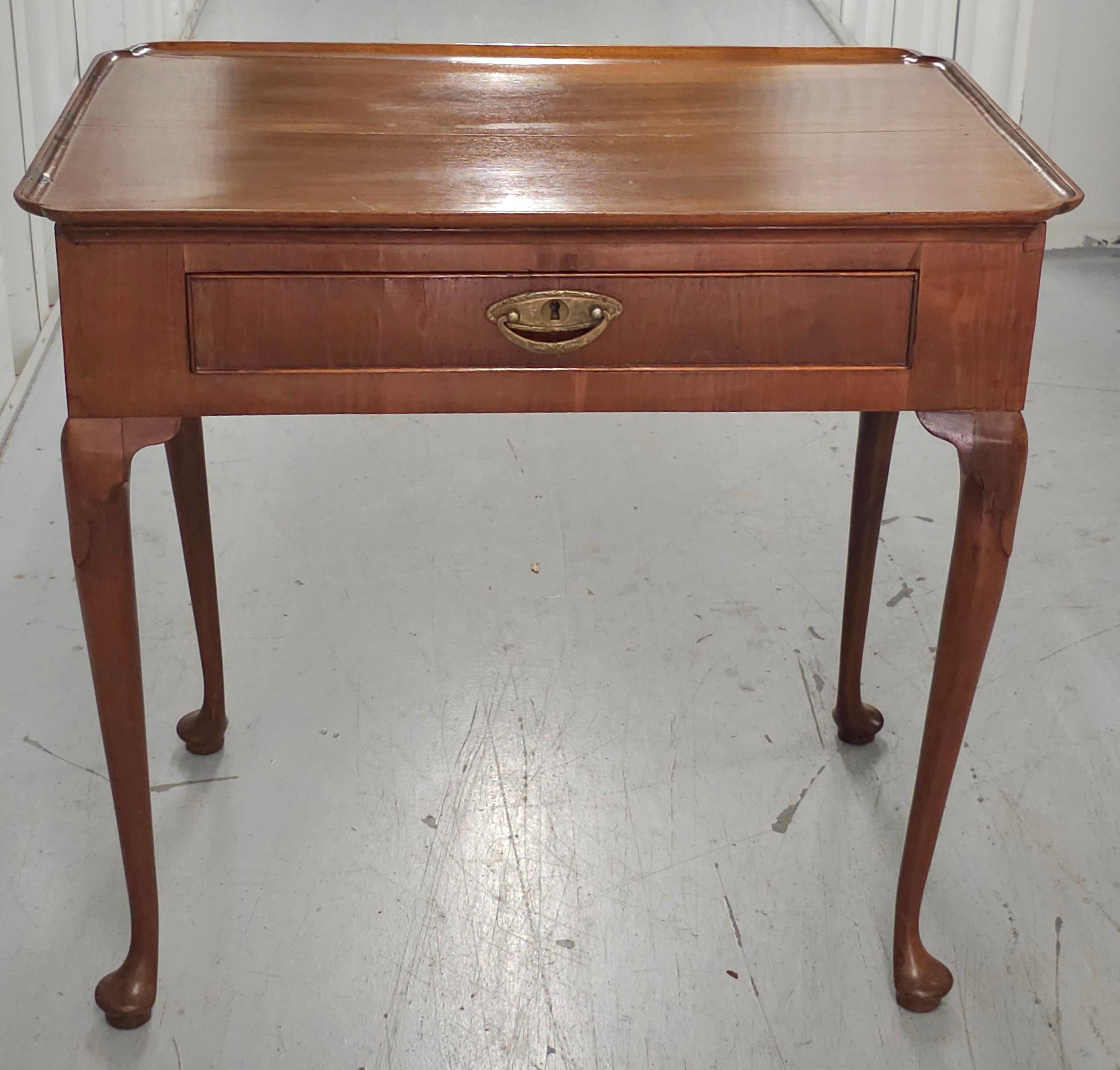 Table Queen Anne du 19ème siècle en acajou argenté en vente 1