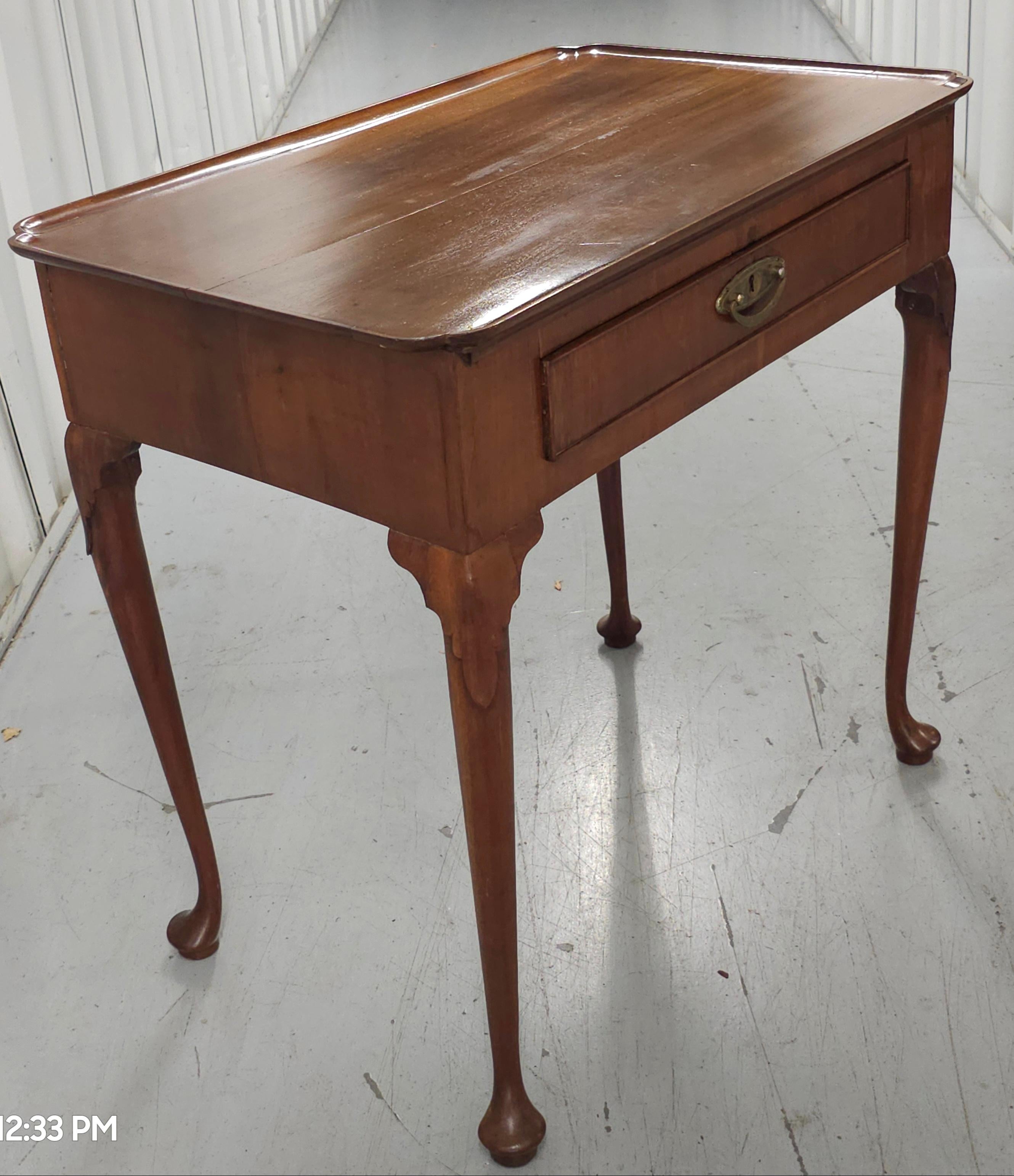 Table Queen Anne du 19ème siècle en acajou argenté en vente 2