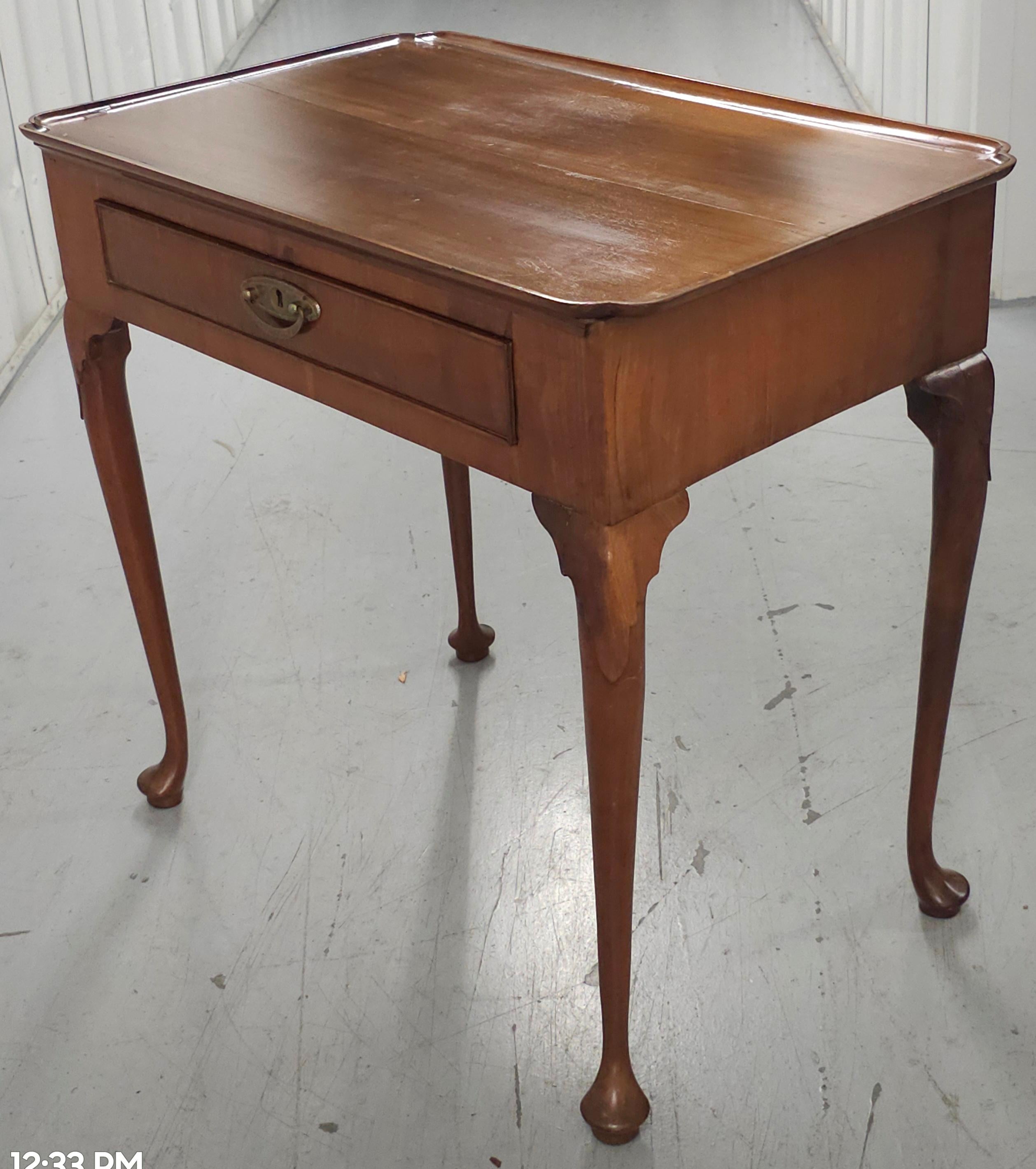 Table Queen Anne du 19ème siècle en acajou argenté en vente 3