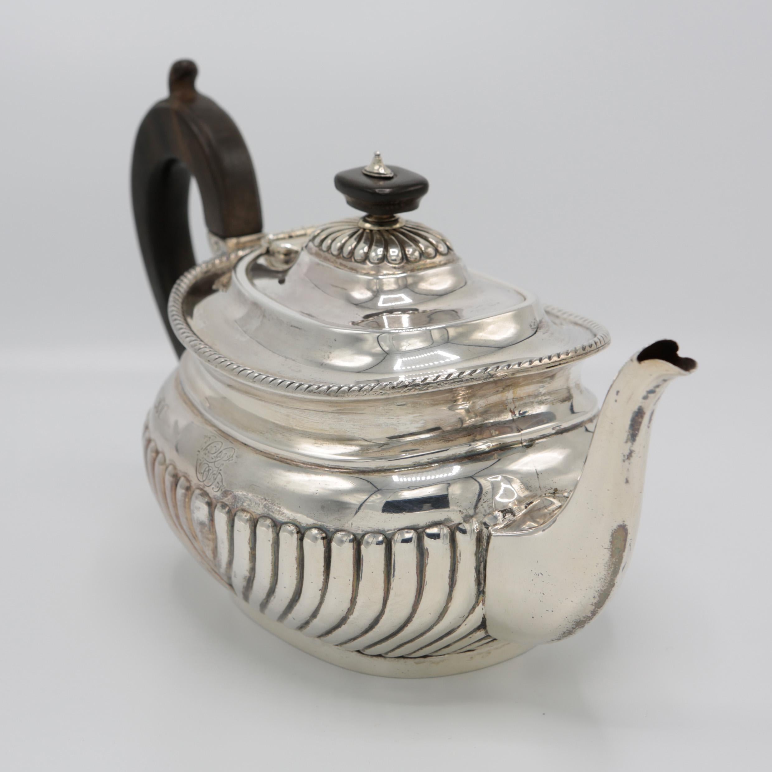 19th Century Queen Anne style Teapot, 925/- sterling silver, London In Good Condition For Sale In Münster, DE