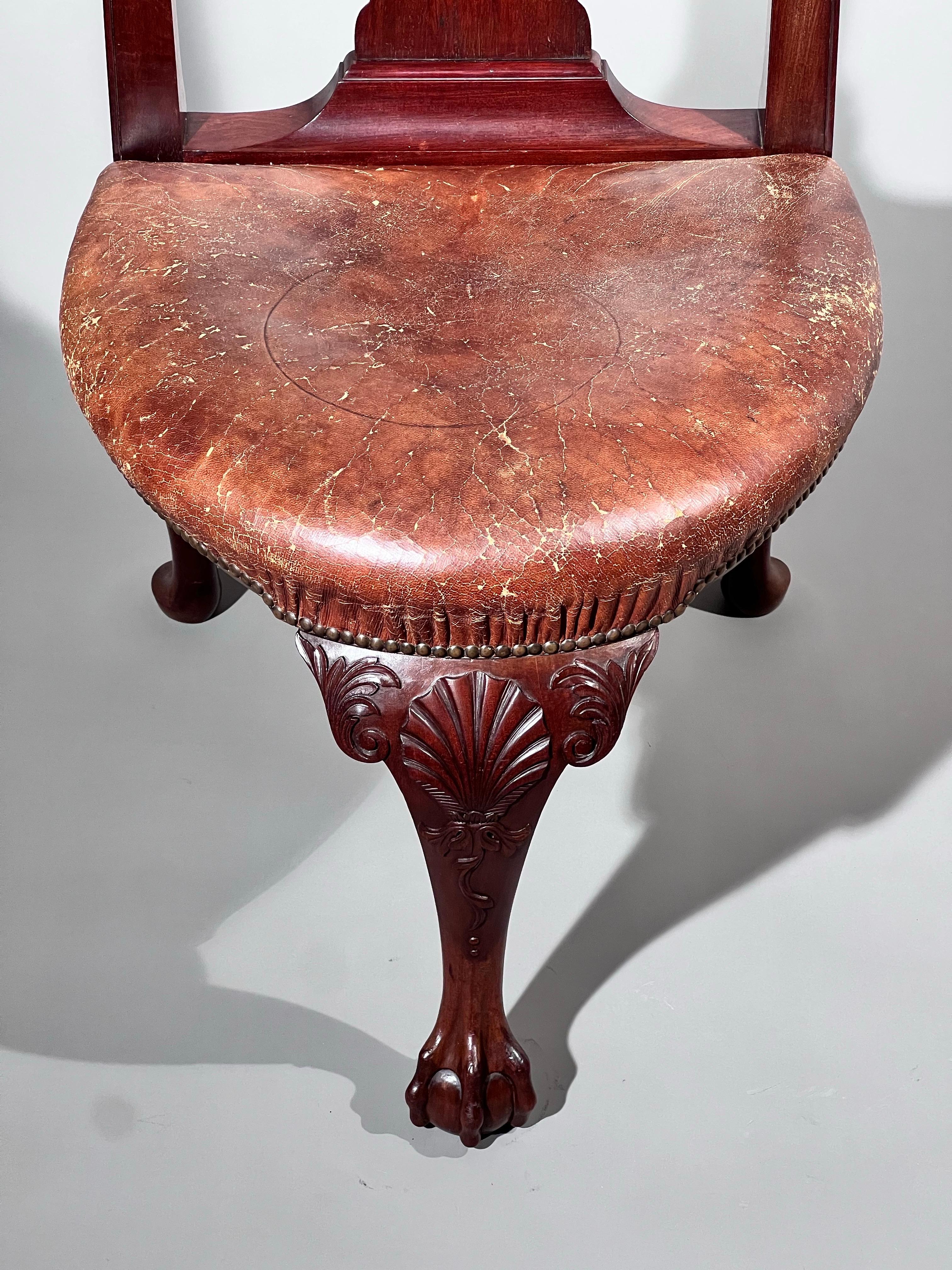 Sedia a treppiede del XIX secolo, probabilmente proveniente dal Palazzo di Holyroodhouse in vendita 2