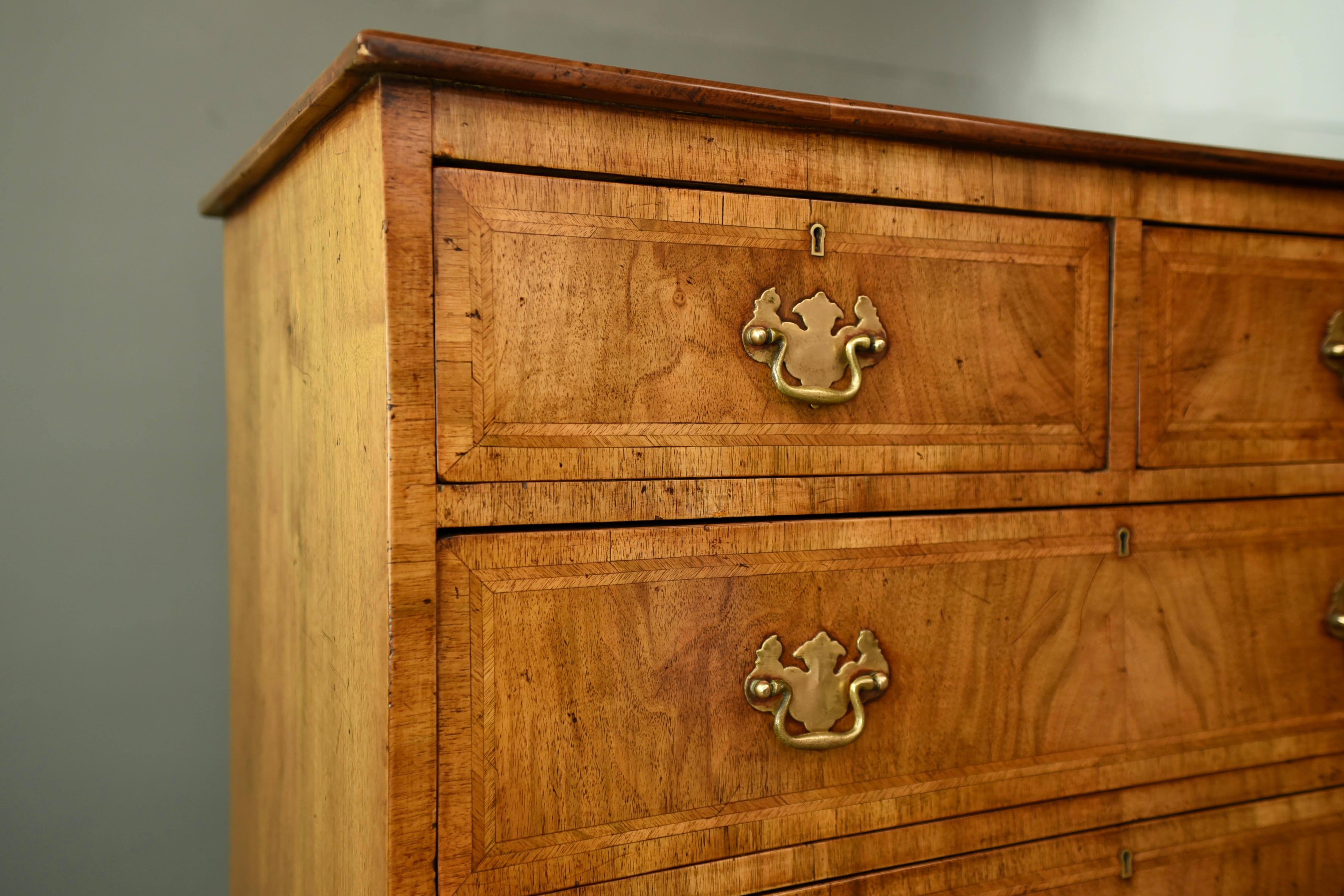 Fine XIX secolo Cassettiera in noce Queen Anne del XIX secolo / commode