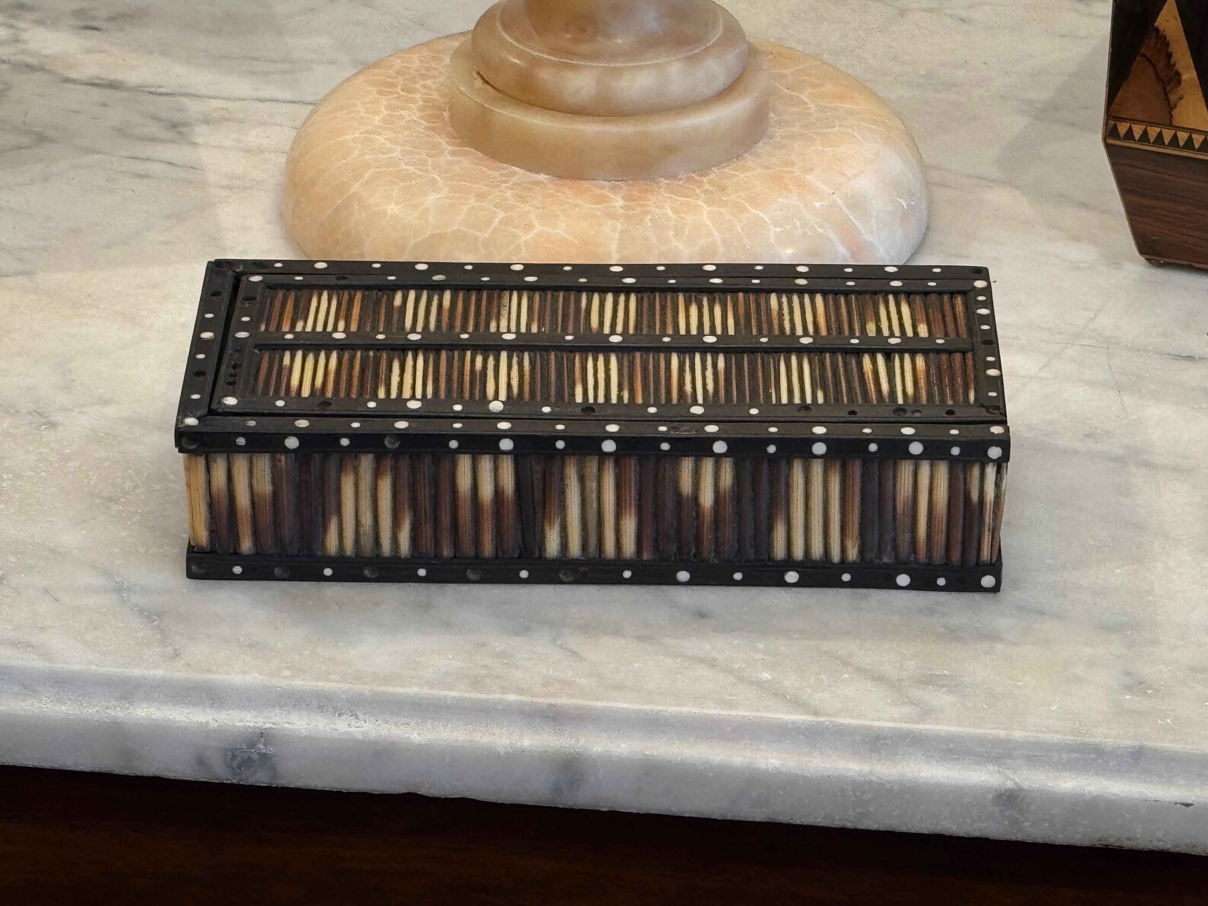 19th Century Quill and Ebony Sliding-Lid Box With Inlaid Dots In Good Condition In Charlottesville, VA