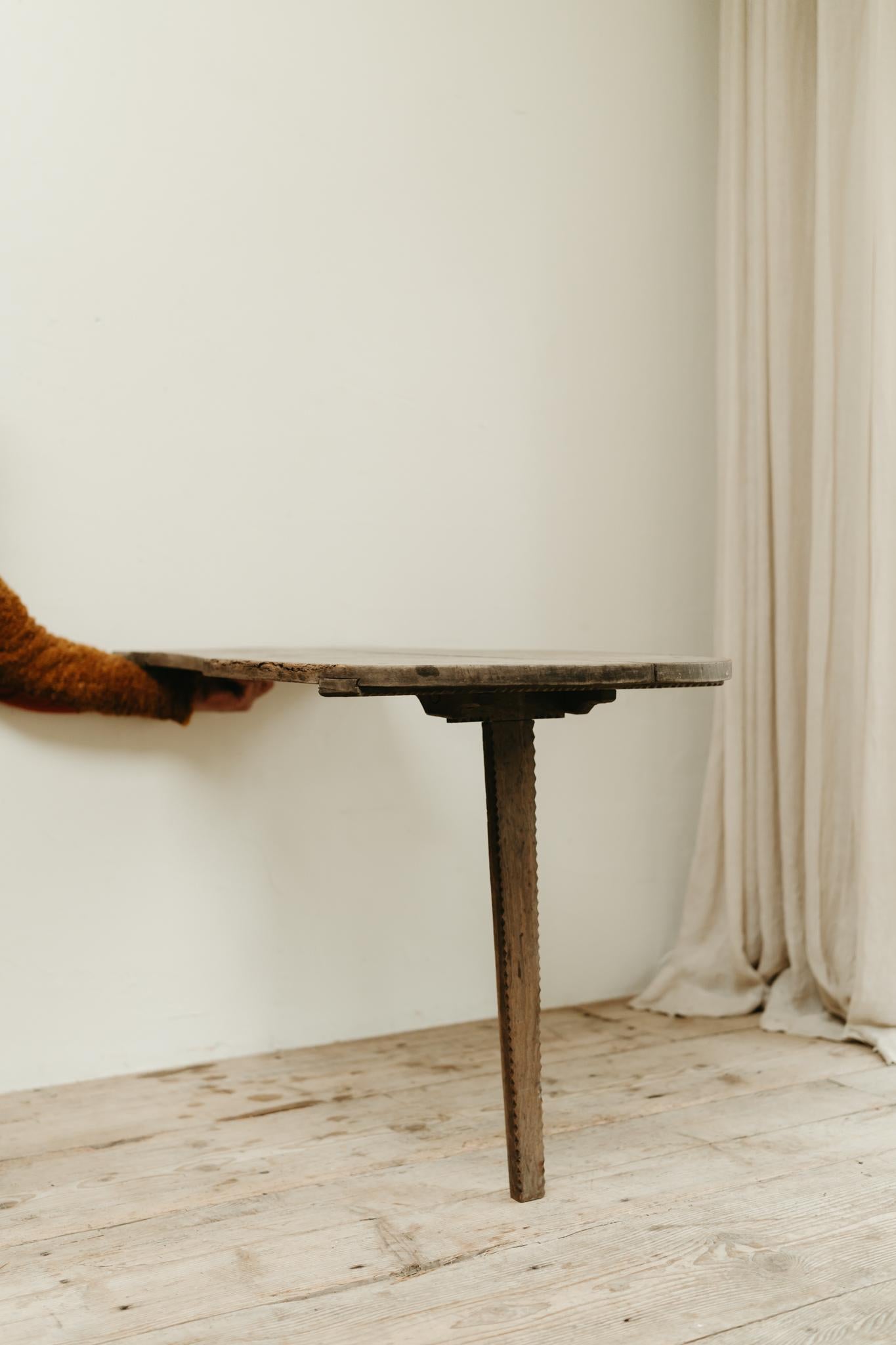 Français Table pliante en chêne français du 19e siècle ... en vente