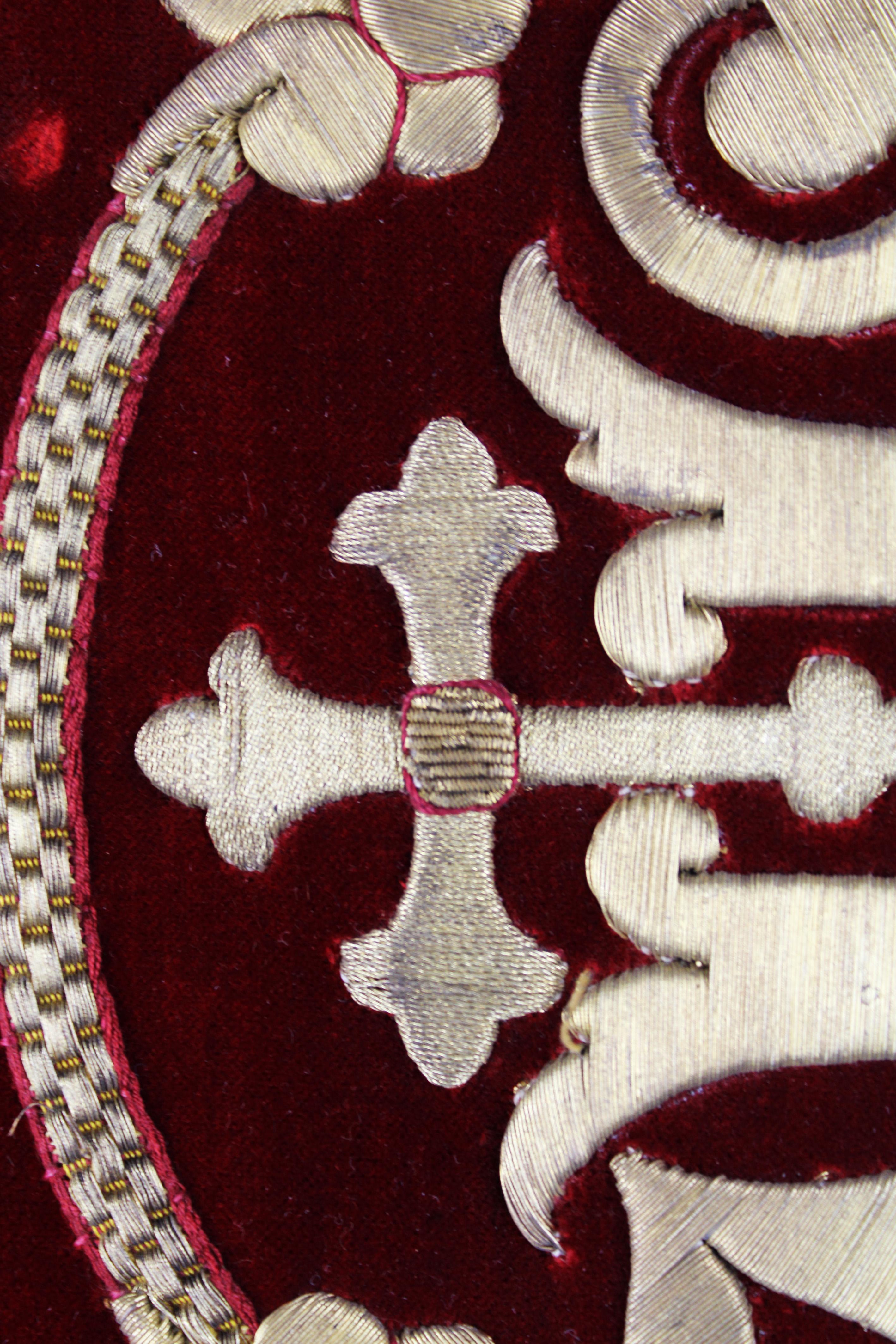 19th century raised gold work embroidery liturgical on red silk velvet Belgium For Sale 1