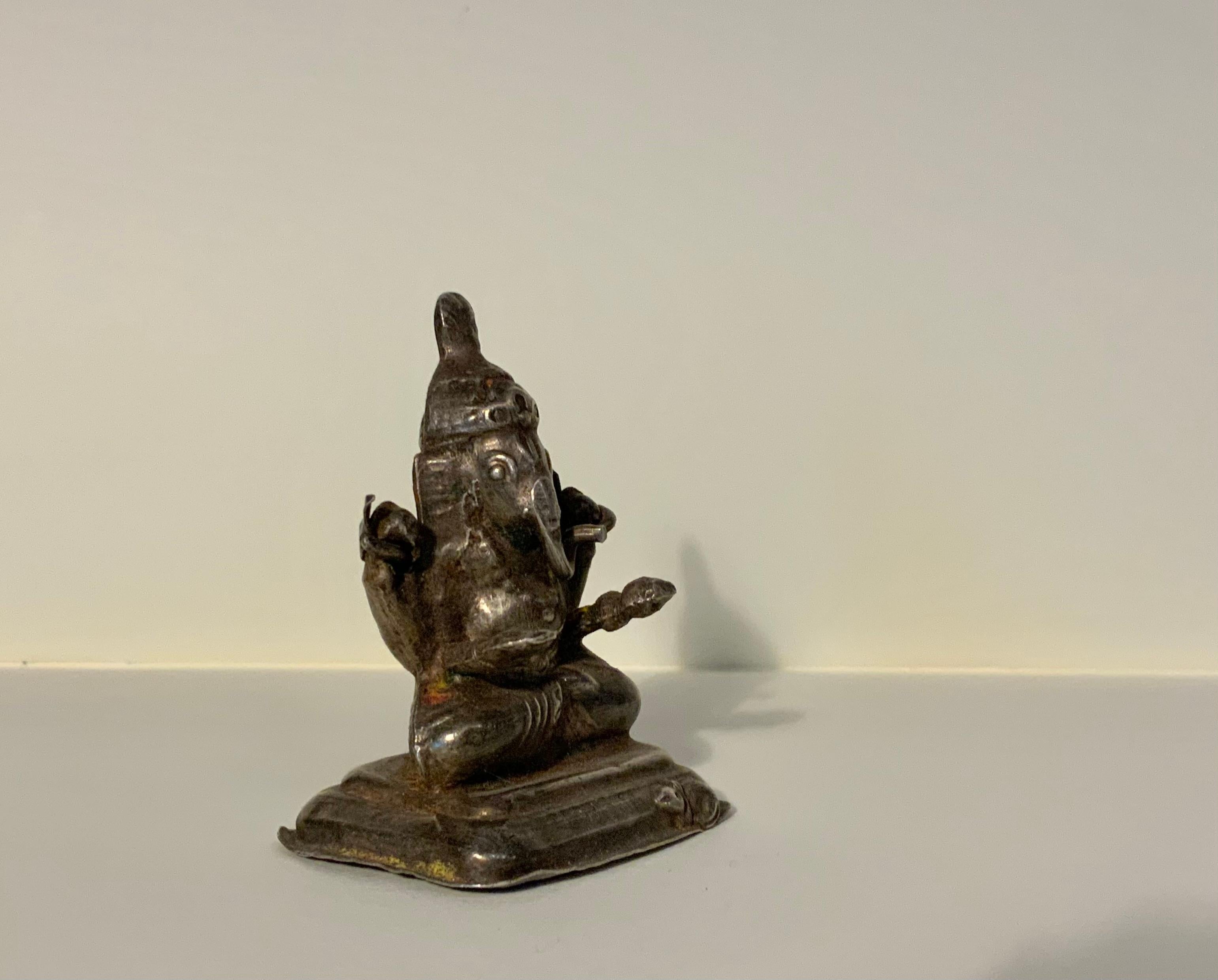 19ème siècle Rajasthan Rare Votive Miniature Silver Figure of Ganesha Bon état - En vente à Fukuoka, JP