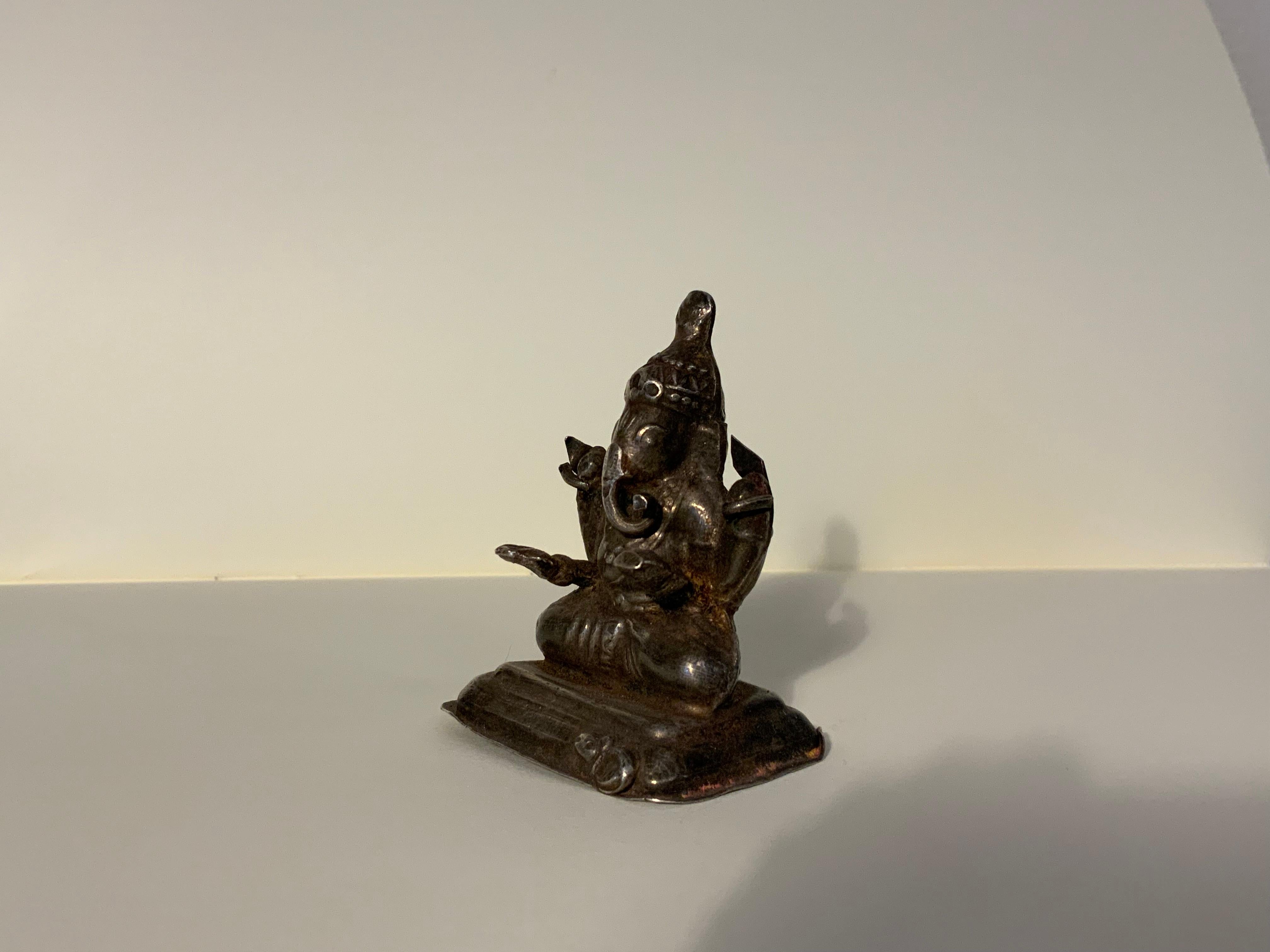 Argent 19ème siècle Rajasthan Rare Votive Miniature Silver Figure of Ganesha en vente
