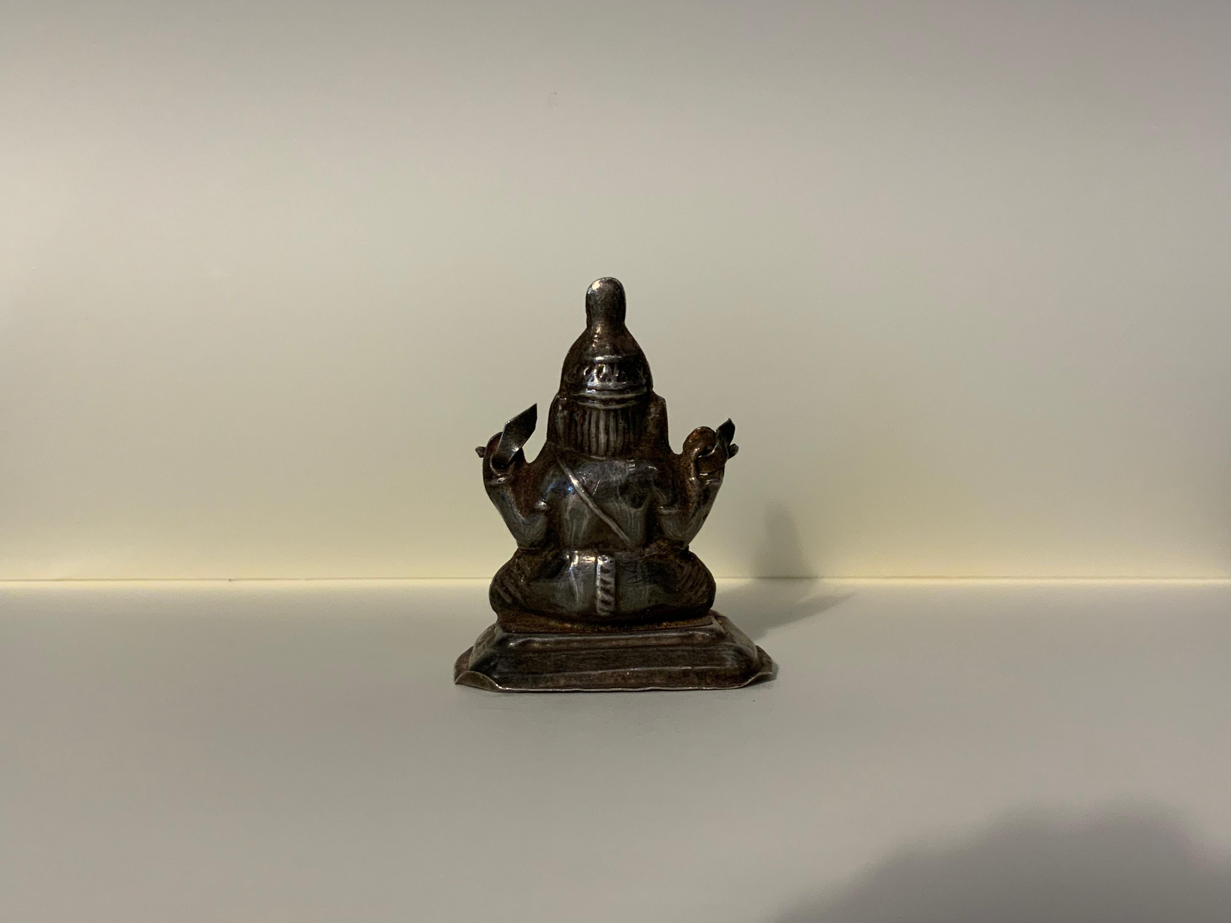 19ème siècle Rajasthan Rare Votive Miniature Silver Figure of Ganesha en vente 1