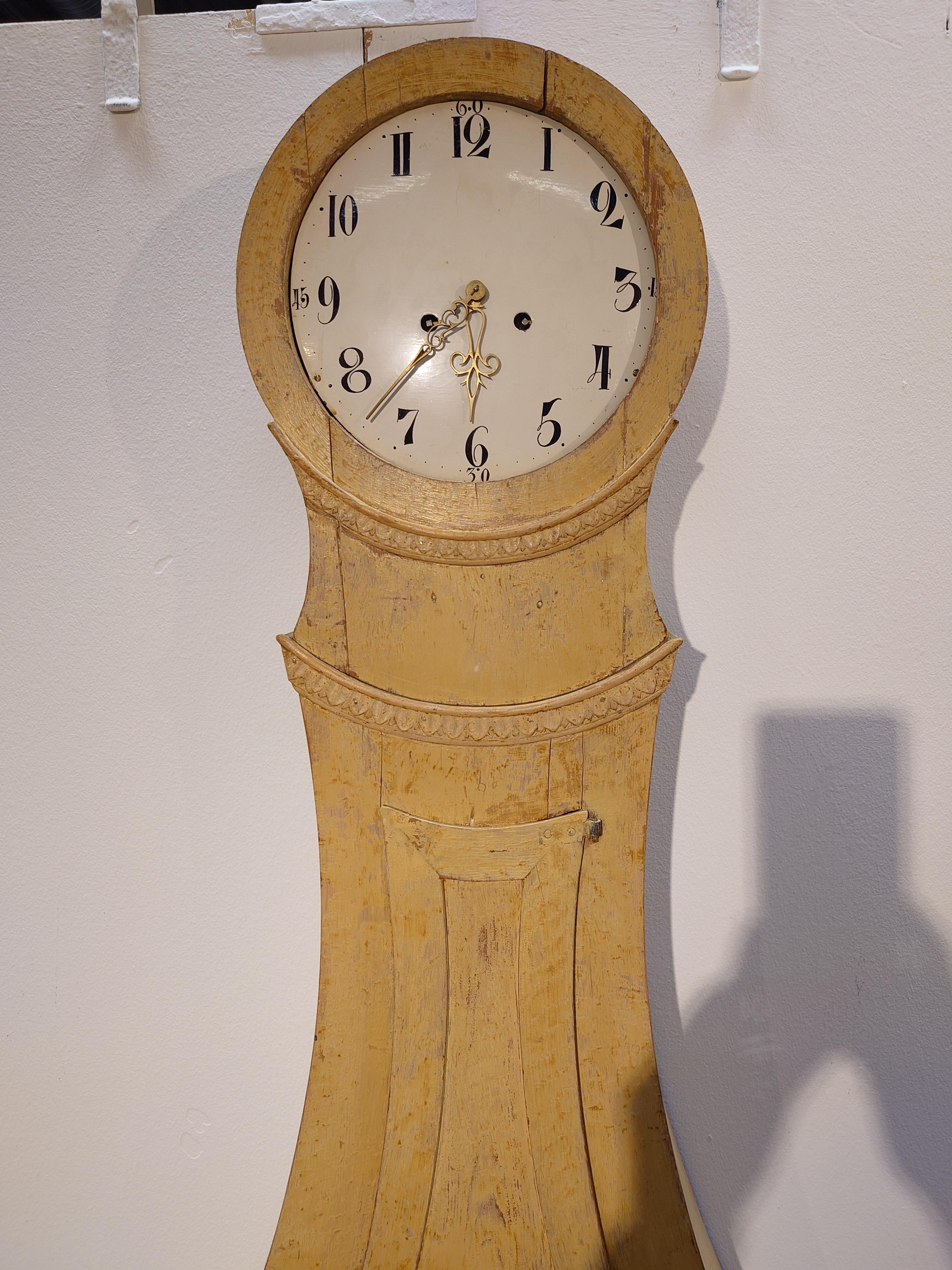  Seltene antike nordschwedische Skulptur des 19. Jahrhunderts  Kiefer Sekretär Uhr Schreibtisch  Land (Kiefernholz) im Angebot