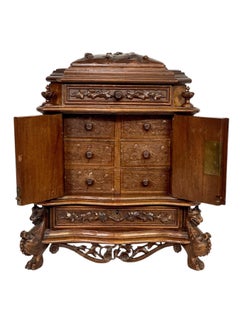 Joyero Raro de Roble Tallado del Siglo XIX