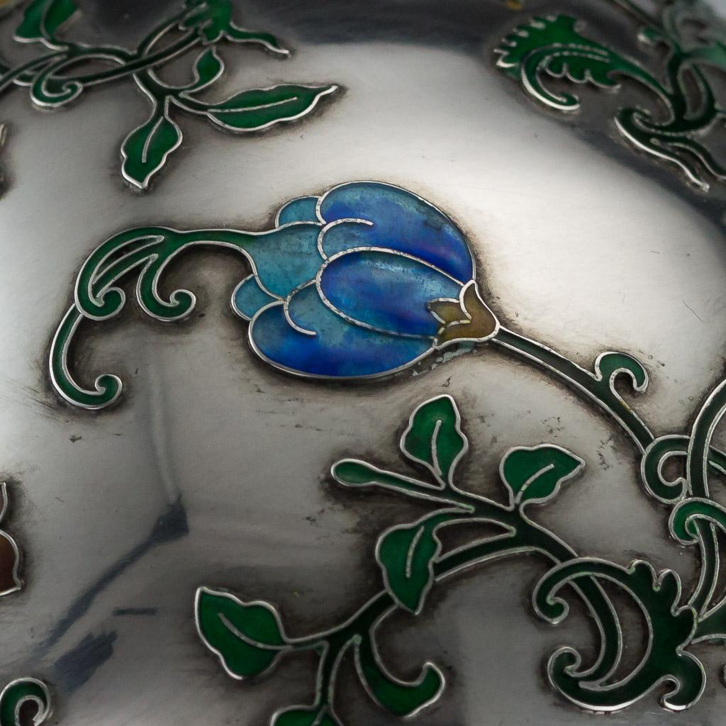 19th Century Rare Chinese Export Solid Silver and Enamel Vase, circa 1880 10