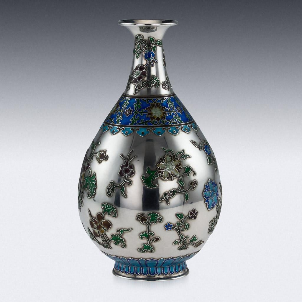 19th Century Rare Chinese Export Solid Silver and Enamel Vase, circa 1880 1