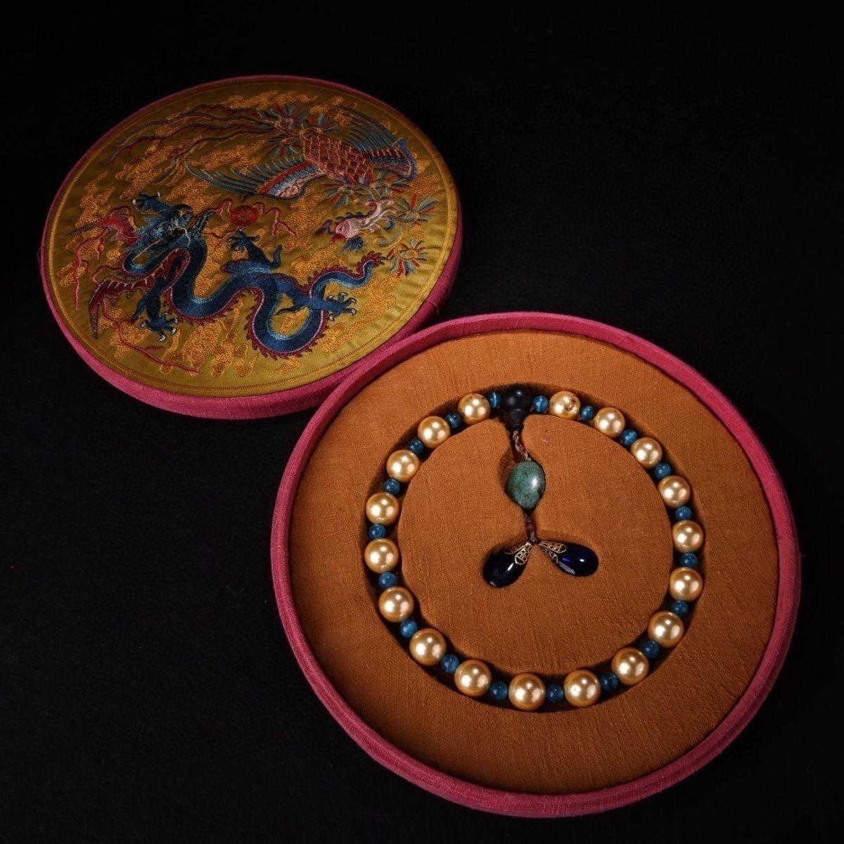 Diese 19. Jahrhundert chinesischen kaiserlichen Gold Gelb Peals Armband ist sehr selten und besonders, in der alten Zeit, diese Art von Armband wurde Shi Ba Zi in Chinesisch 十八子, die von achtzehn Perlen zusammengesetzt war, edle Menschen