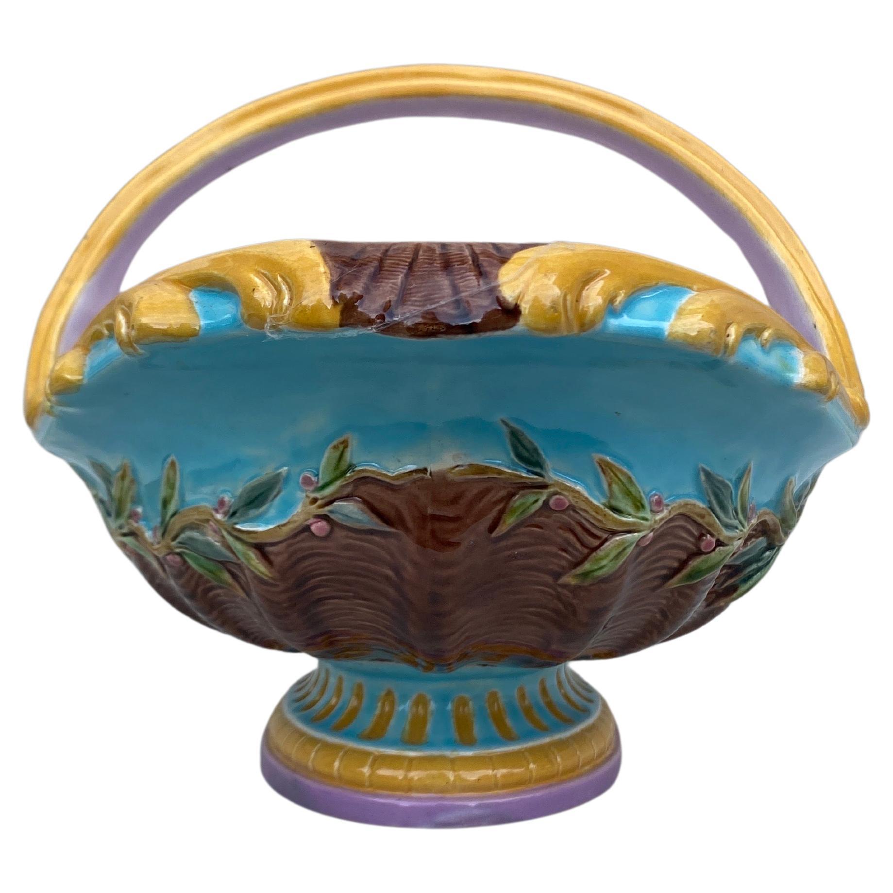 Raro cestino in maiolica del XIX secolo T.C. Brown Westhead Moore & Co. In condizioni buone in vendita a Austin, TX