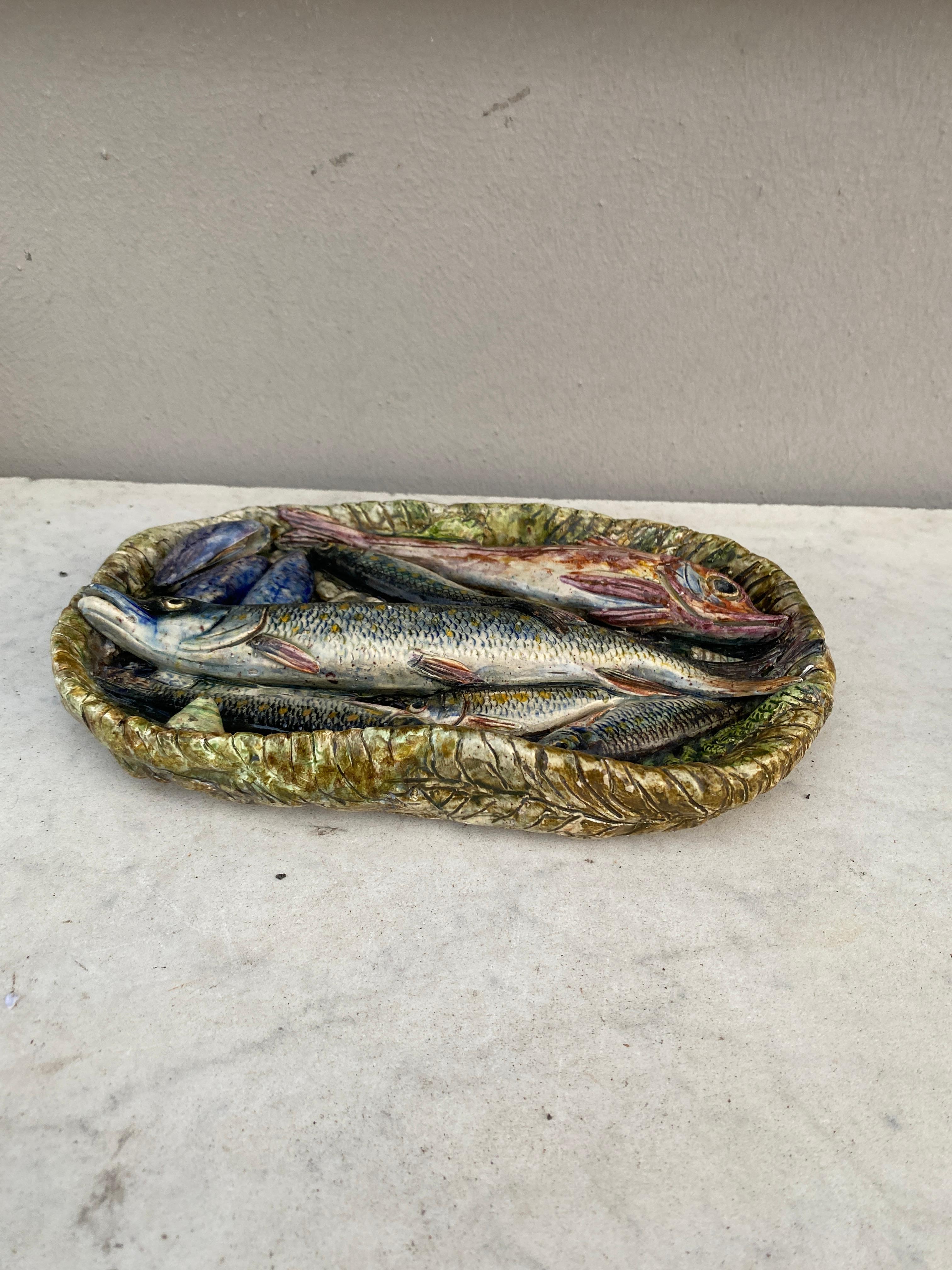 19th Century Rare Majolica Palissy Fish Basket Platter Leon Brard In Good Condition For Sale In Austin, TX