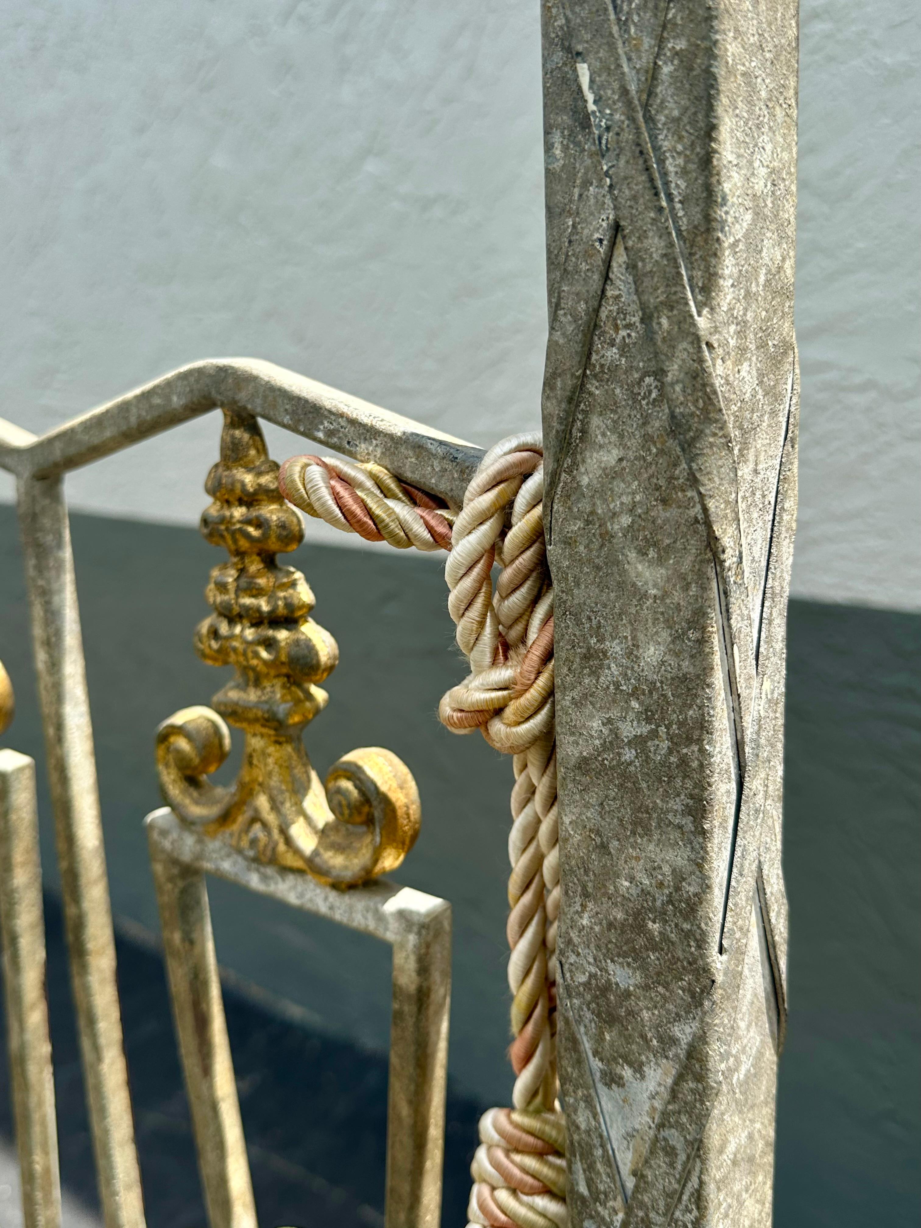 Rara cama con dosel de hierro de estilo neoclásico del siglo XIX en venta 7
