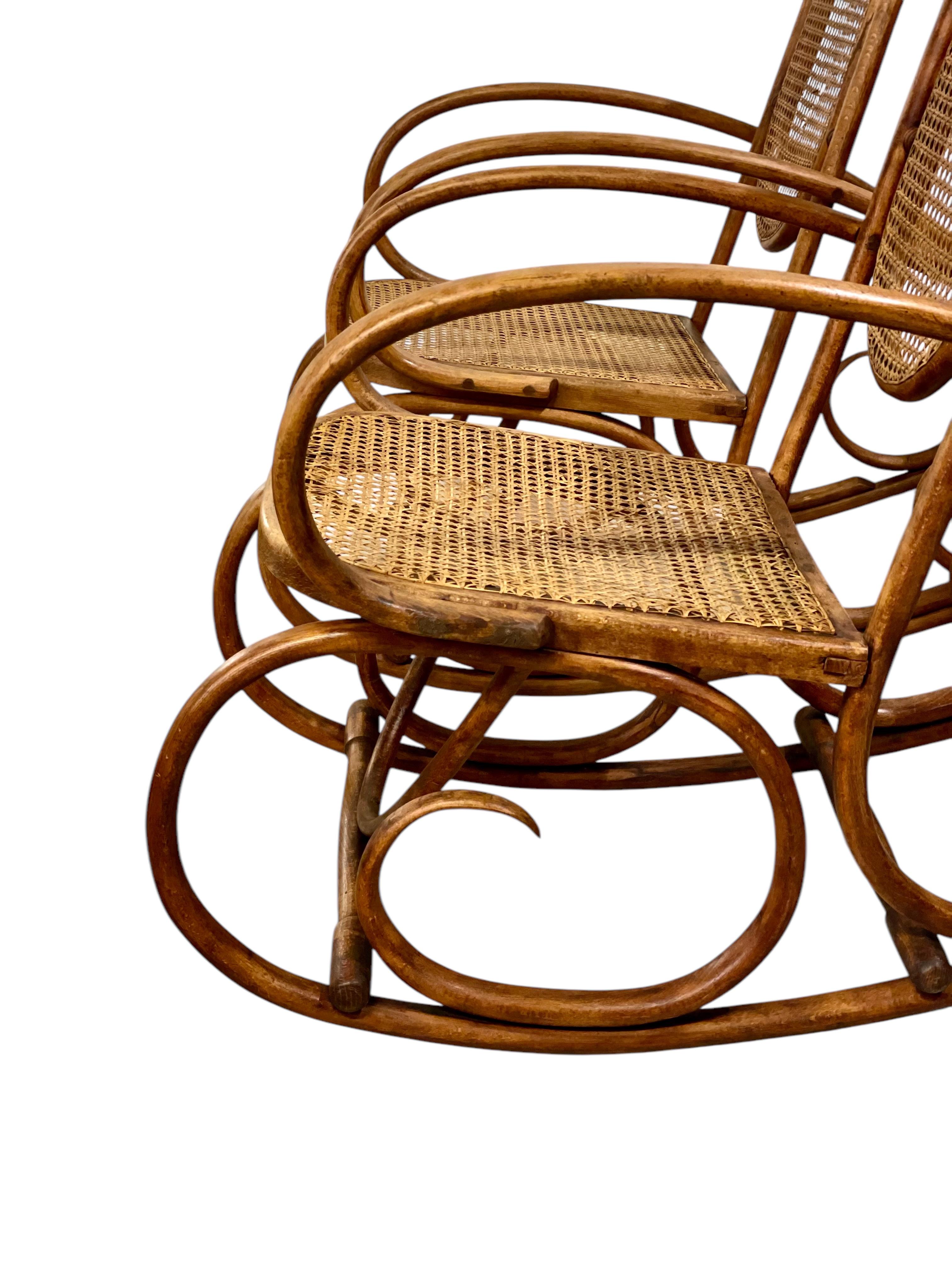 19th Century Rare Pair of Beechwood and Cane Rocking Chairs In Good Condition For Sale In LA CIOTAT, FR