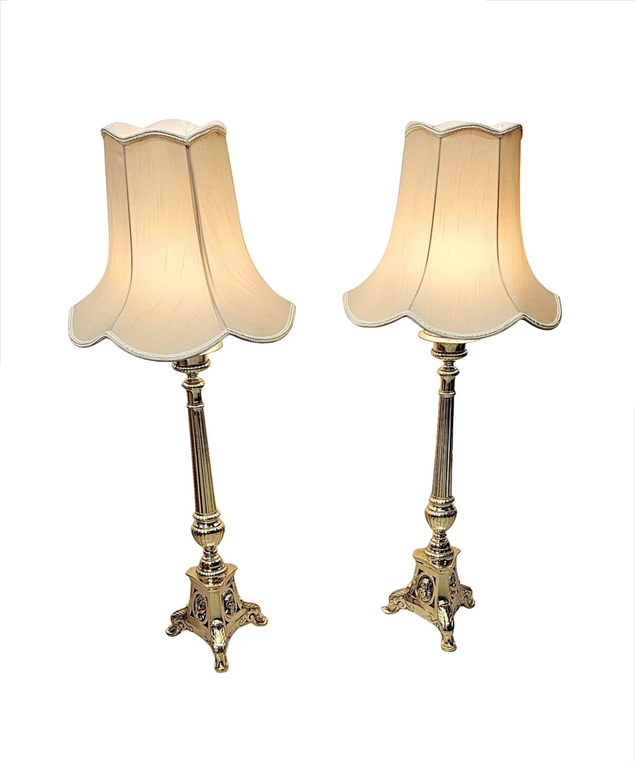 19e siècle Rare ensemble de six chandeliers gothiques en laiton transformés en lampes de table Bon état - En vente à Dublin, IE