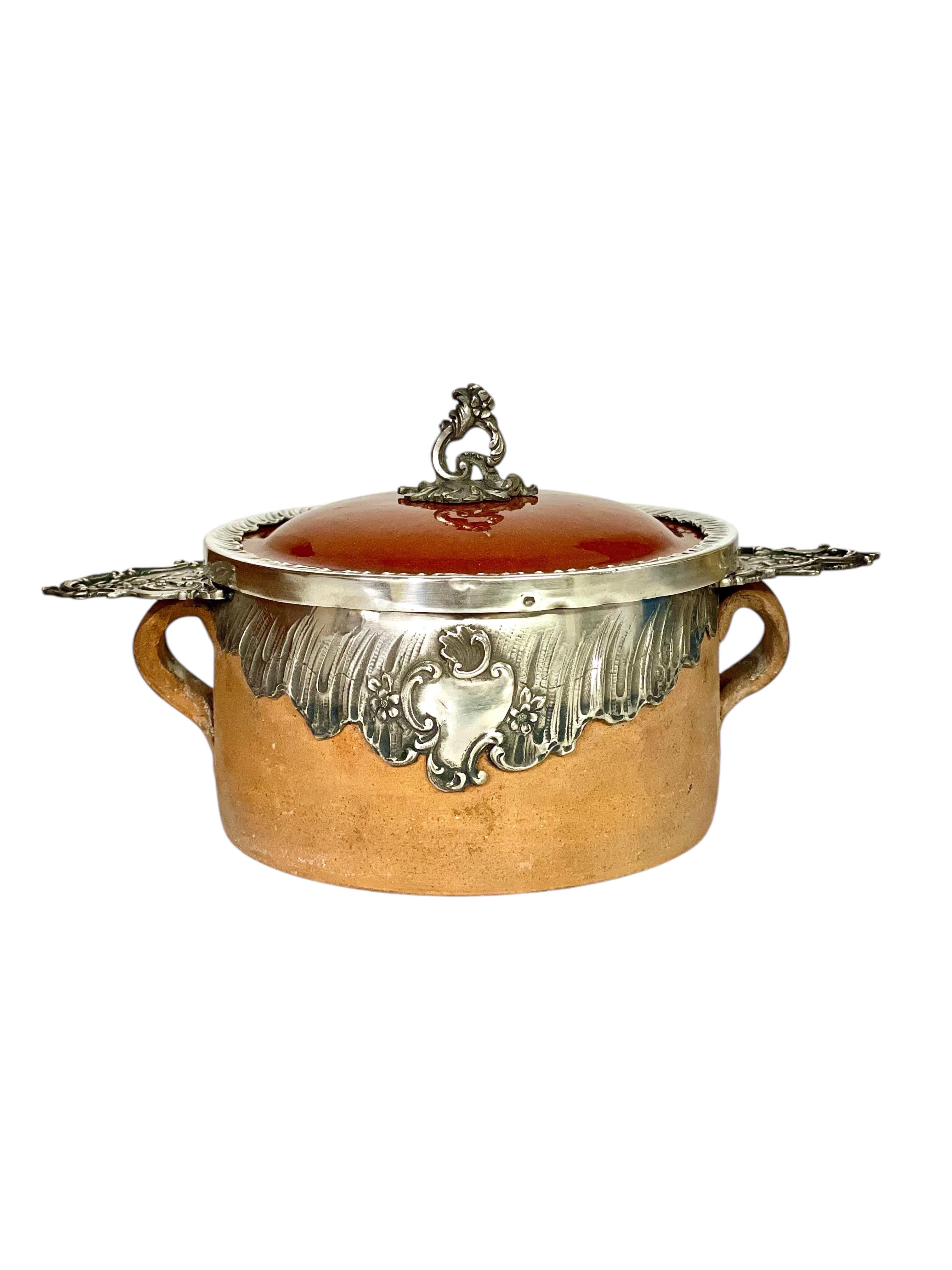 Raro Plato de Terracota y Plata del Siglo XIX con Sello de Vieillard en venta 9