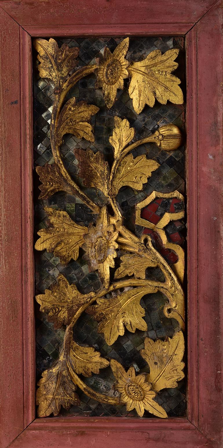 19th C., Rattanakosin, A Set of Antique Thai Wood Carving Panels with Flower In Good Condition For Sale In Sampantawong, TH
