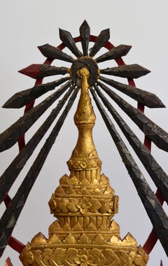 19. Jahrhundert, Rattanakosin, Antike thailändische Holzschnitzerei mit Stand