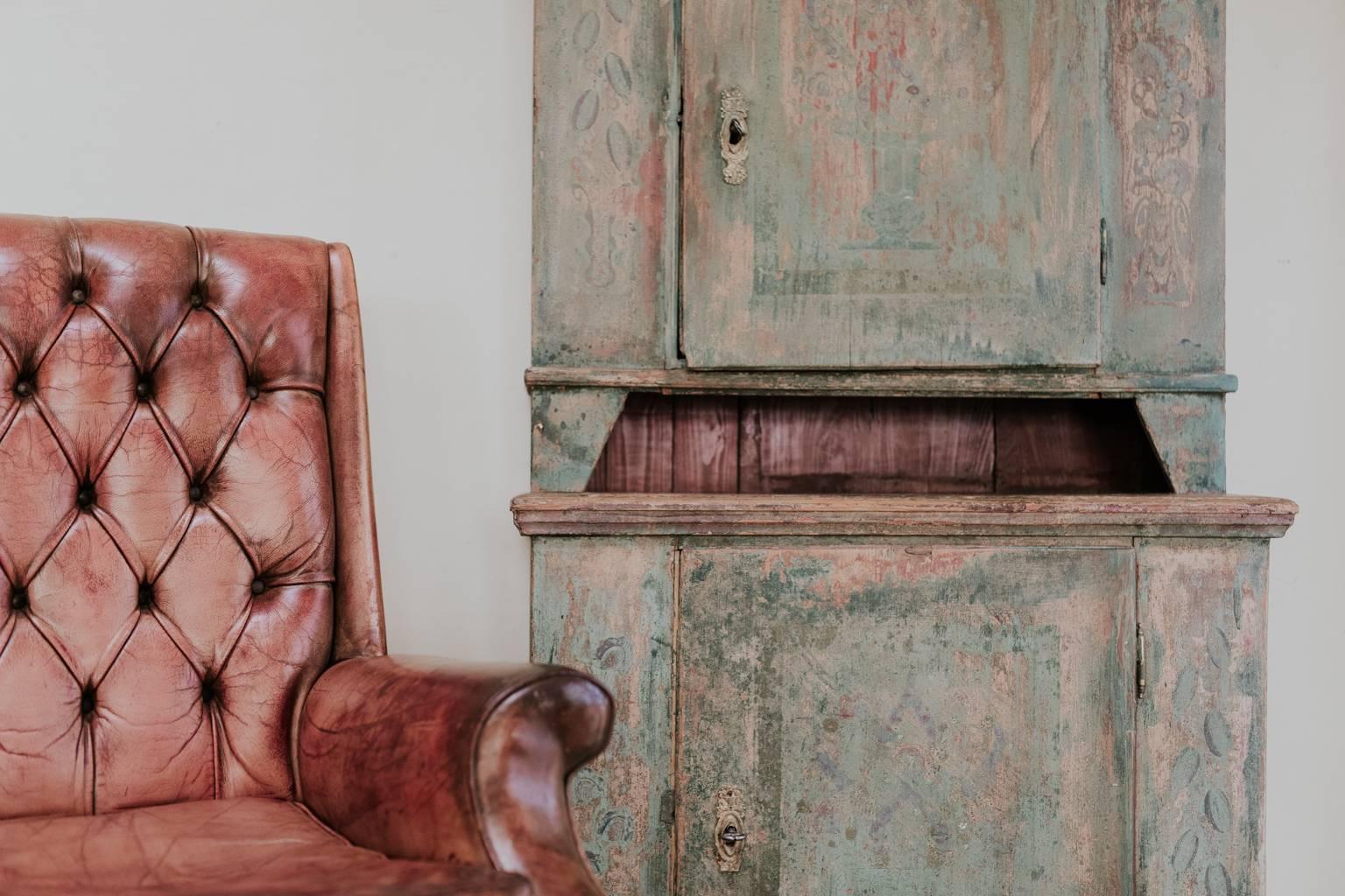 19th Century Read Leather Buttoned Armchair with Its Original Cushion 10