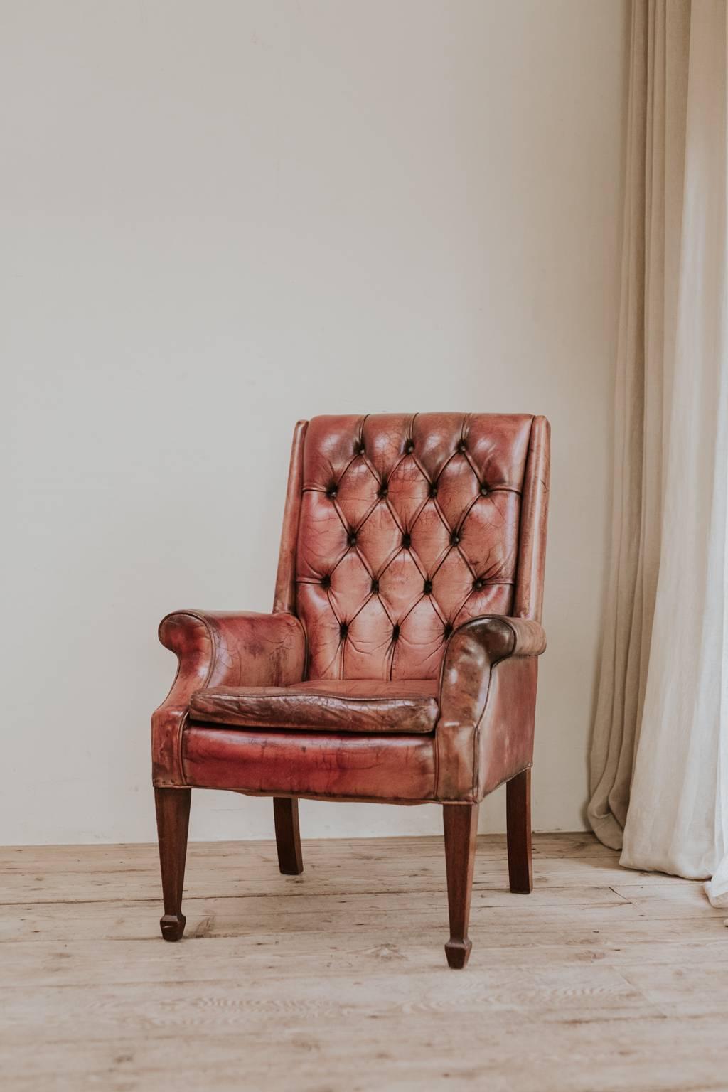 19th Century Read Leather Buttoned Armchair with Its Original Cushion 3