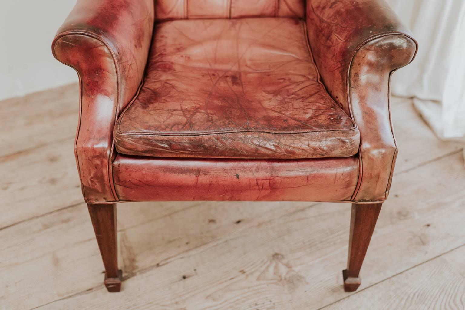 19th Century Read Leather Buttoned Armchair with Its Original Cushion 4