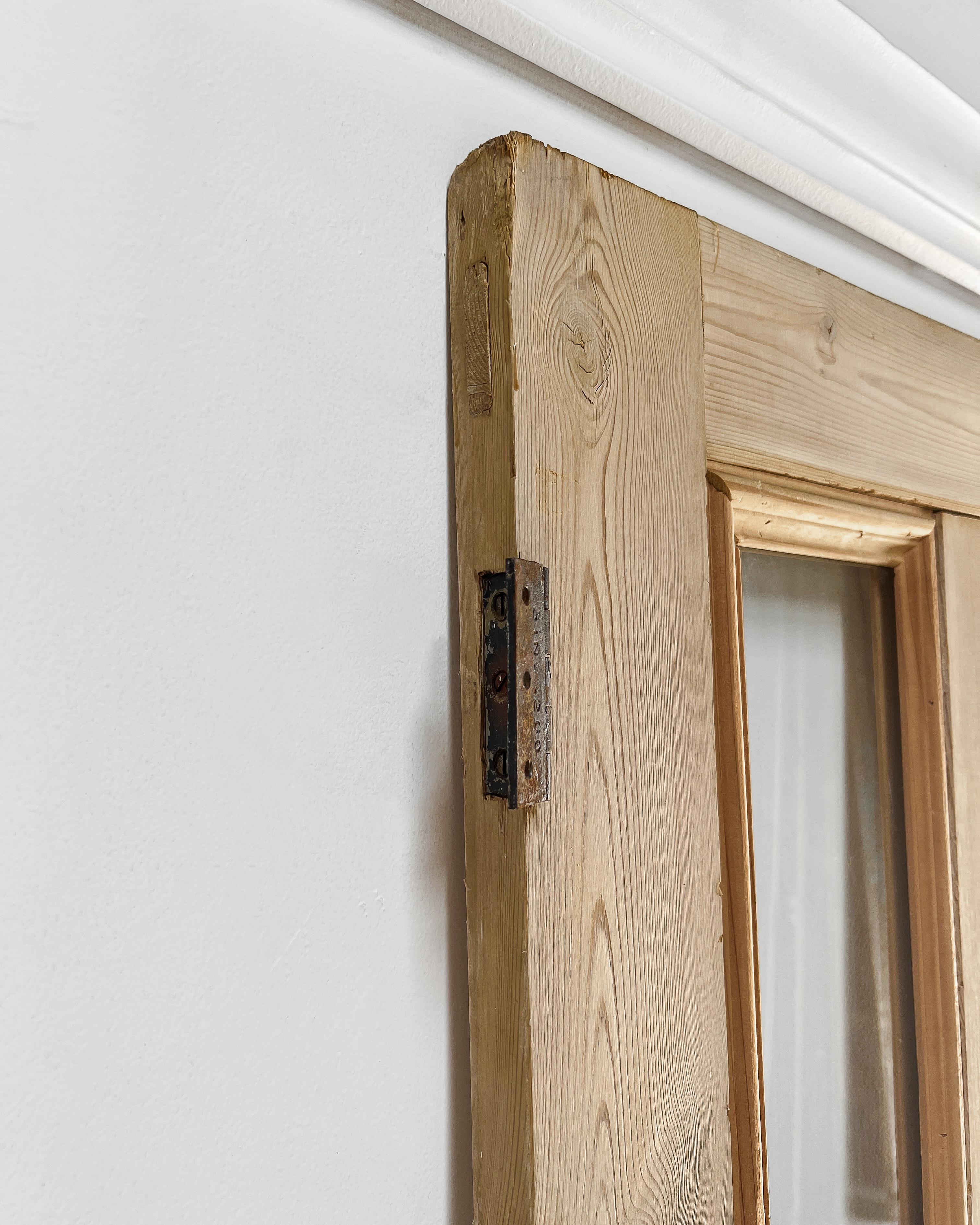 19th Century Reclaimed 2-Lite English Pine Door For Sale 10