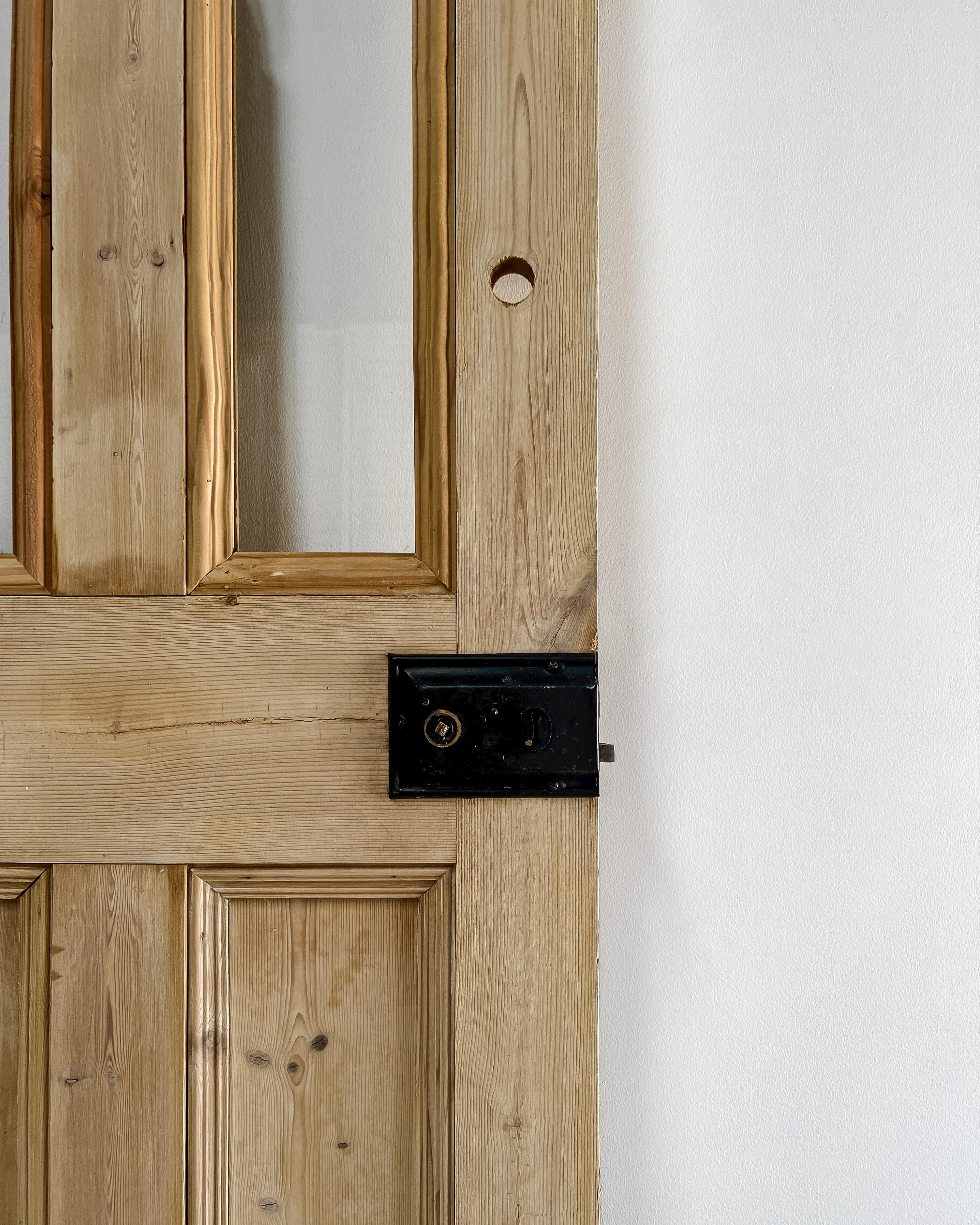 19th Century Reclaimed 2-Lite English Pine Door For Sale 11